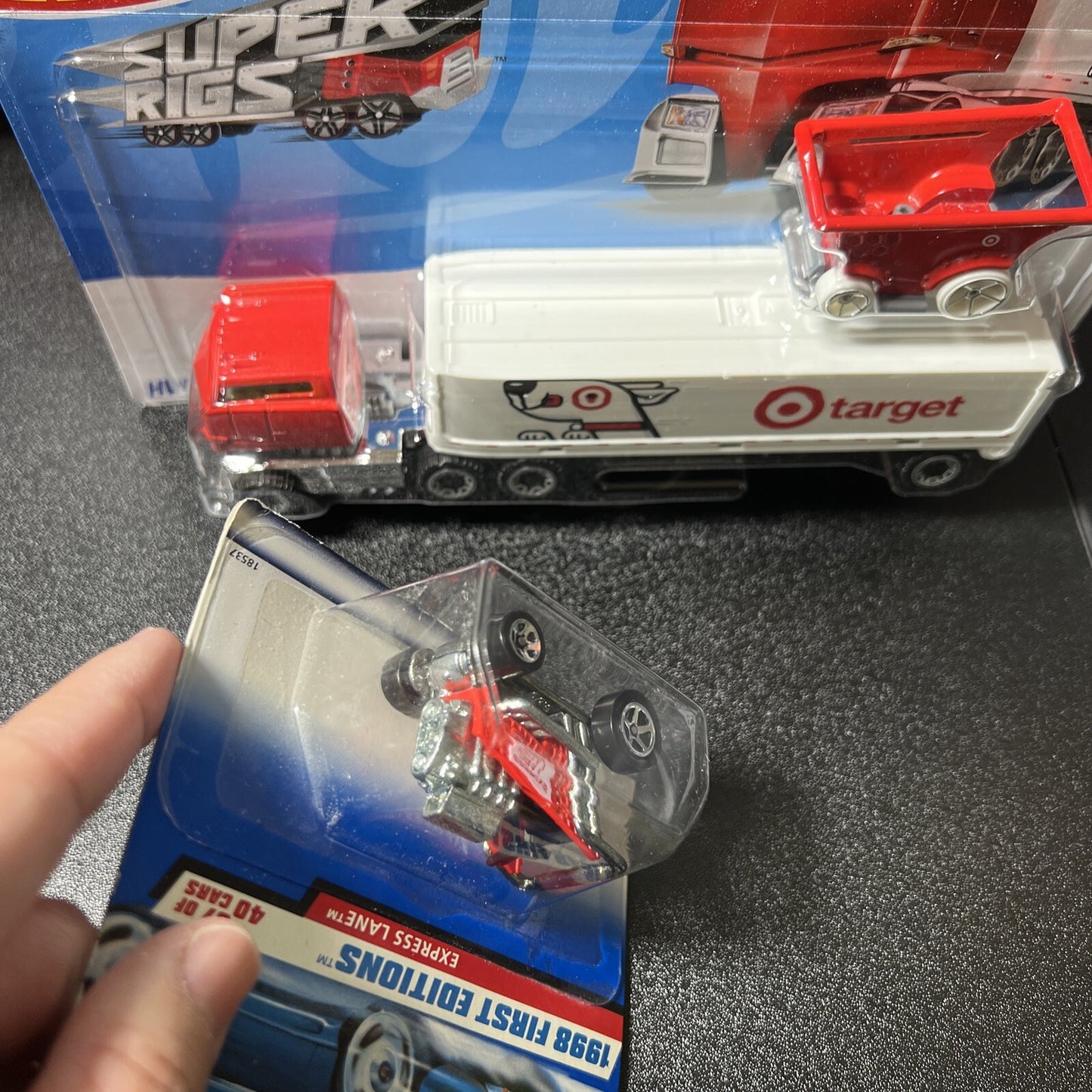 Hot Wheels Delivery Truck 1:64 Red and Express Lane 1998 FE12