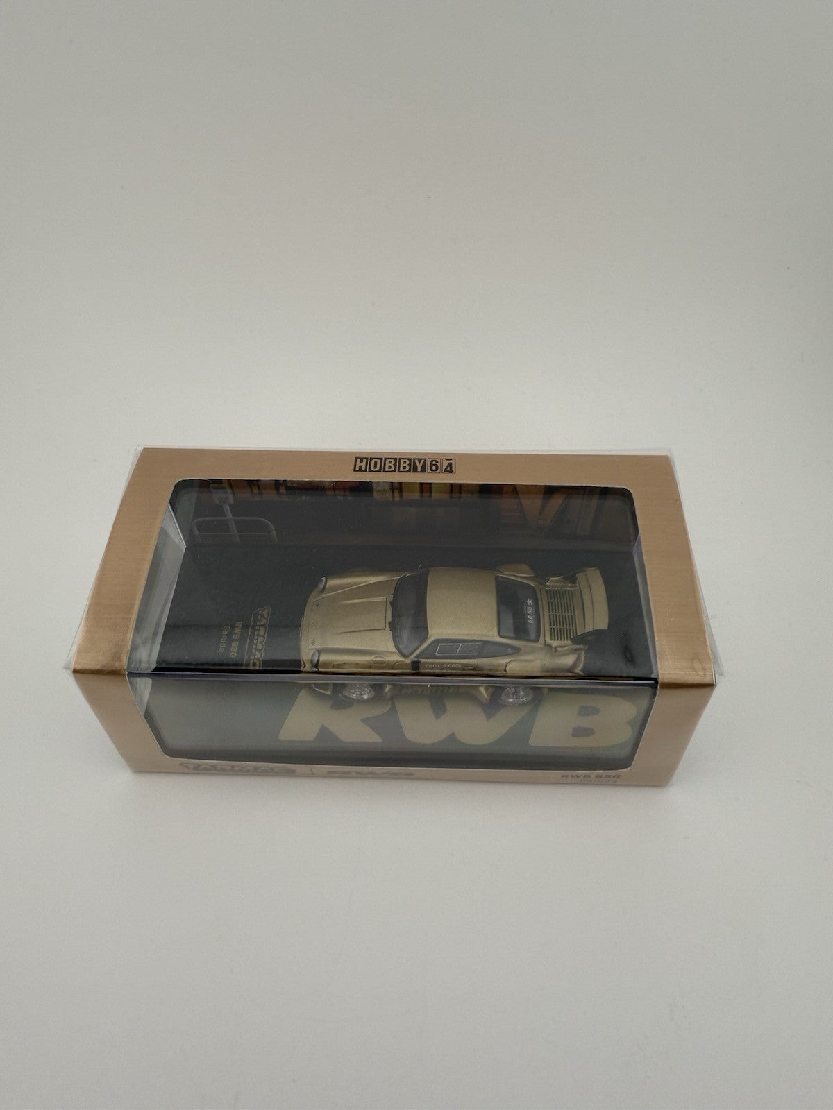 RWB 930 Gold   Tarmac Works T64 015 GA Garuda1