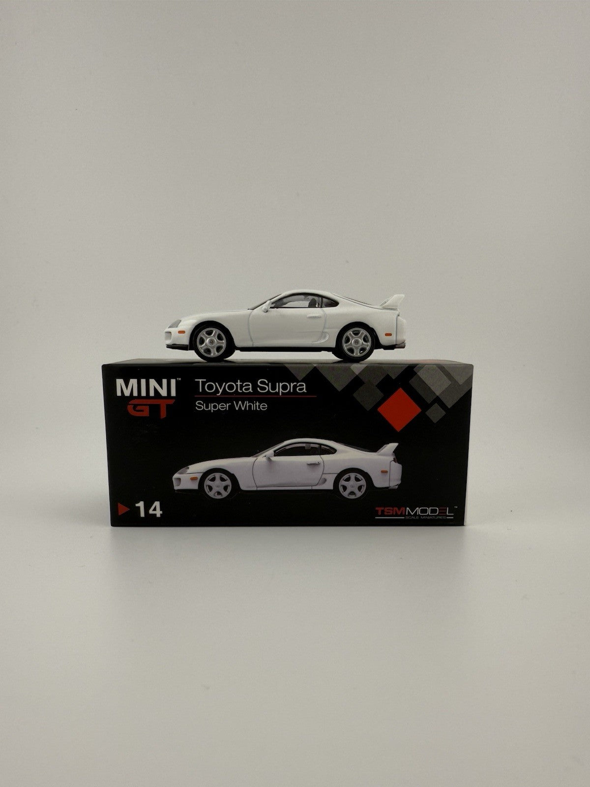 Toyota Supra (JZA80) Super White   Mini GT MGT 000140