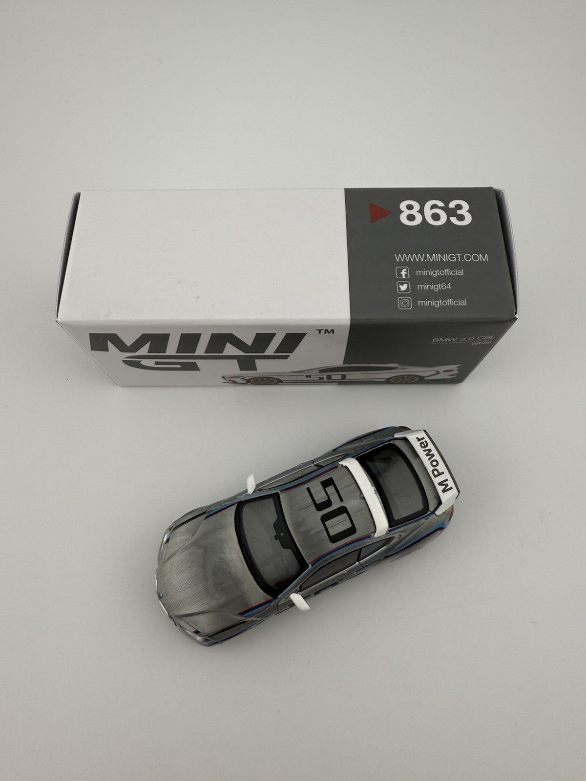 Chase   BMW 3.0 CSL Mini GT MGT 008631