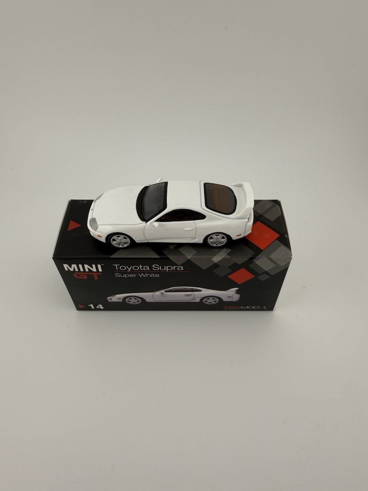 Toyota Supra (JZA80) Super White   Mini GT MGT 000141