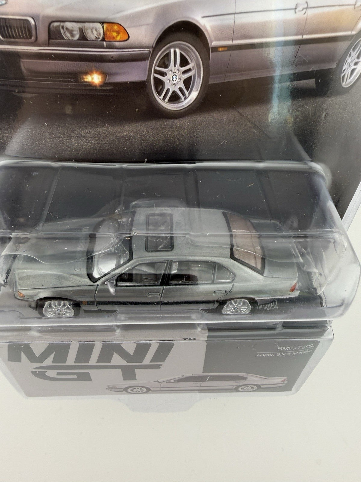 Chase   BMW 750iL Aspen Silver Metallic   Mini GT MGT 007923
