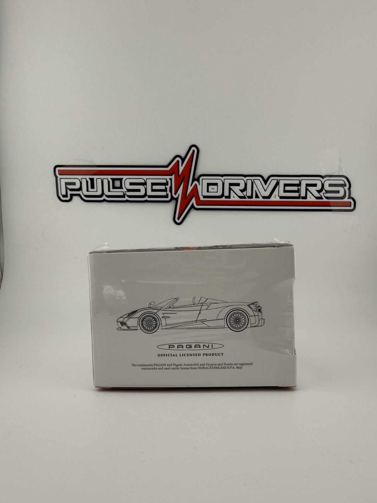 Pagani Huayra Roadster White   Mini GT MGT 00053 w/ Carbon Red Stripe6