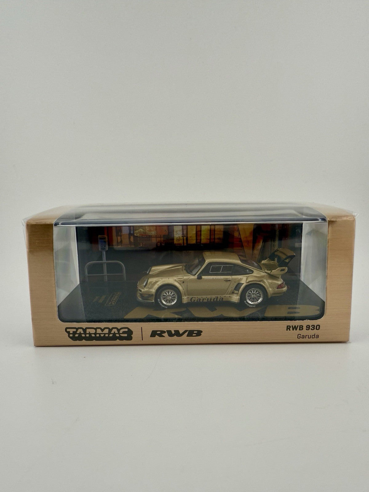 RWB 930 Gold   Tarmac Works T64 015 GA Garuda0