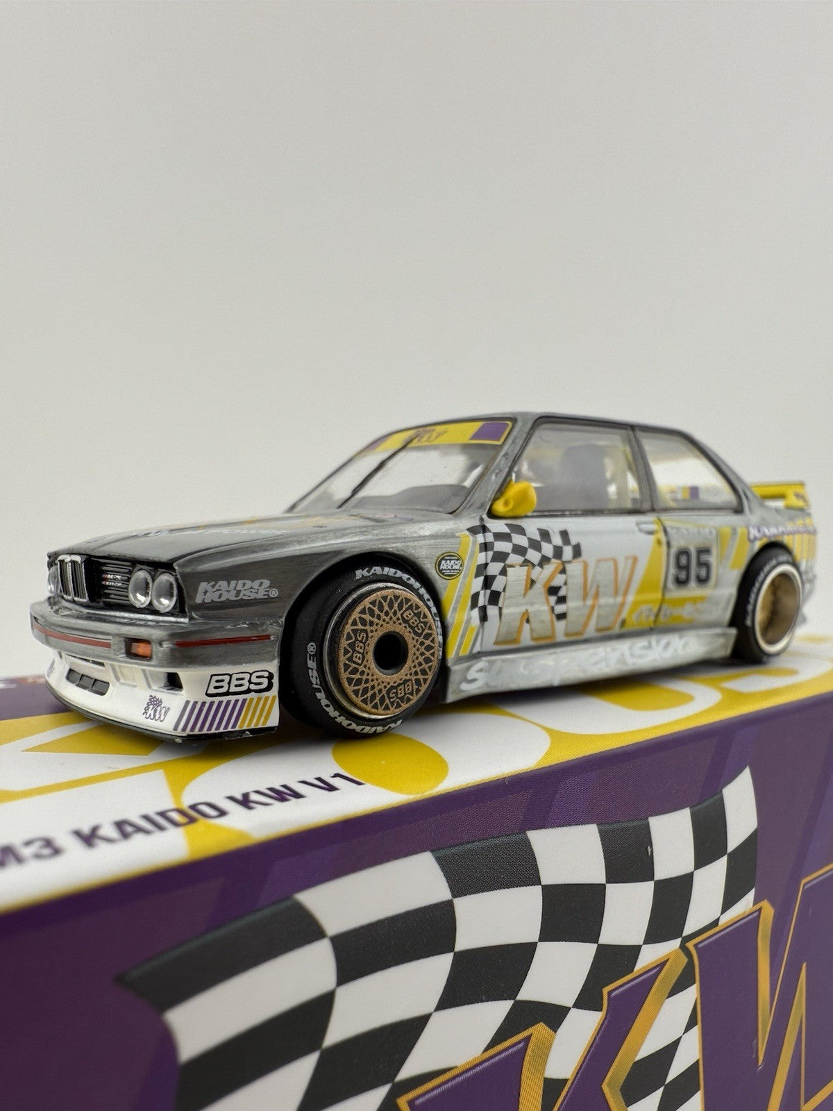 Chase   BMW M3 E30 Kaido KW KHMG194 Kaido House x Mini GT1