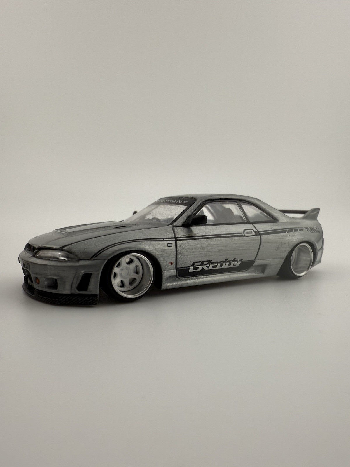 Chase   Kaido House x Mini GT 1:64 Nissan Skyline GT R (R33) DAI33 V1 KHMG0979