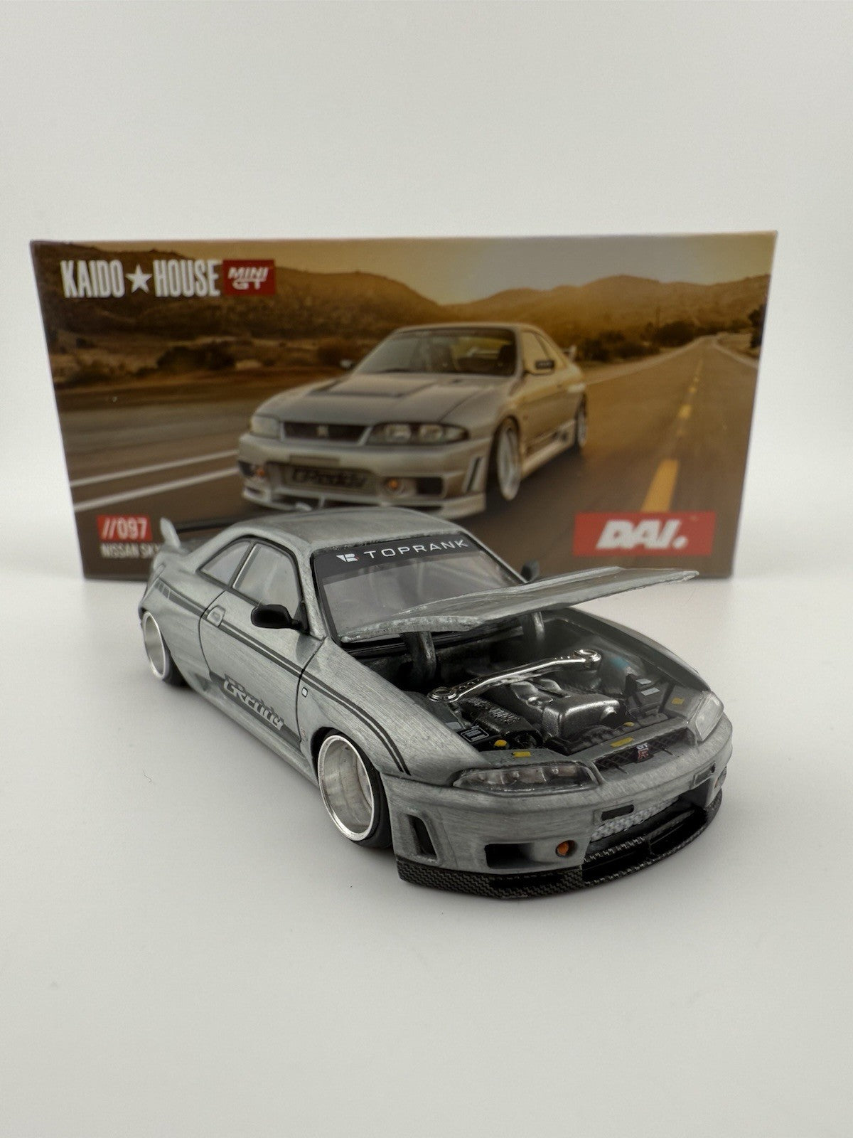 Chase   Kaido House x Mini GT 1:64 Nissan Skyline GT R (R33) DAI33 V1 KHMG0976