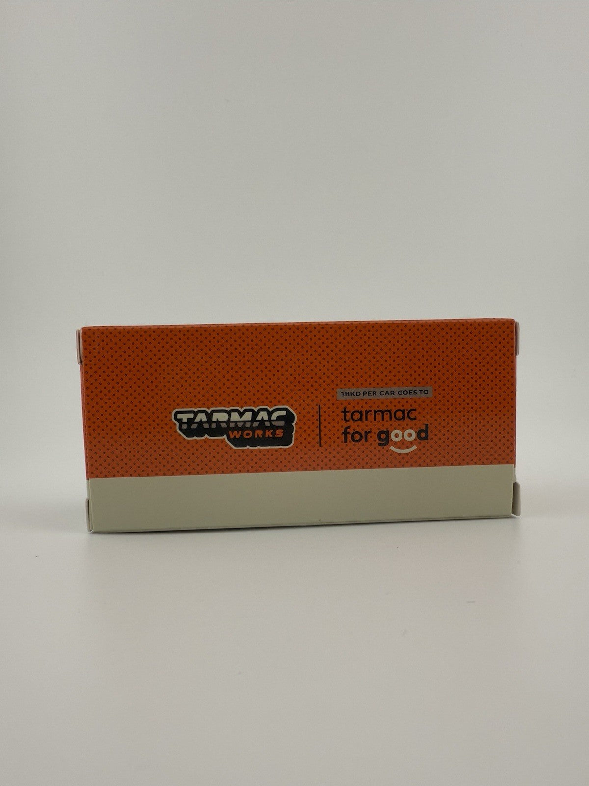 Chase   Nissan Skyline 2000GT R (KPGC10)   TARMAC WORKS  T64G 043 BK7