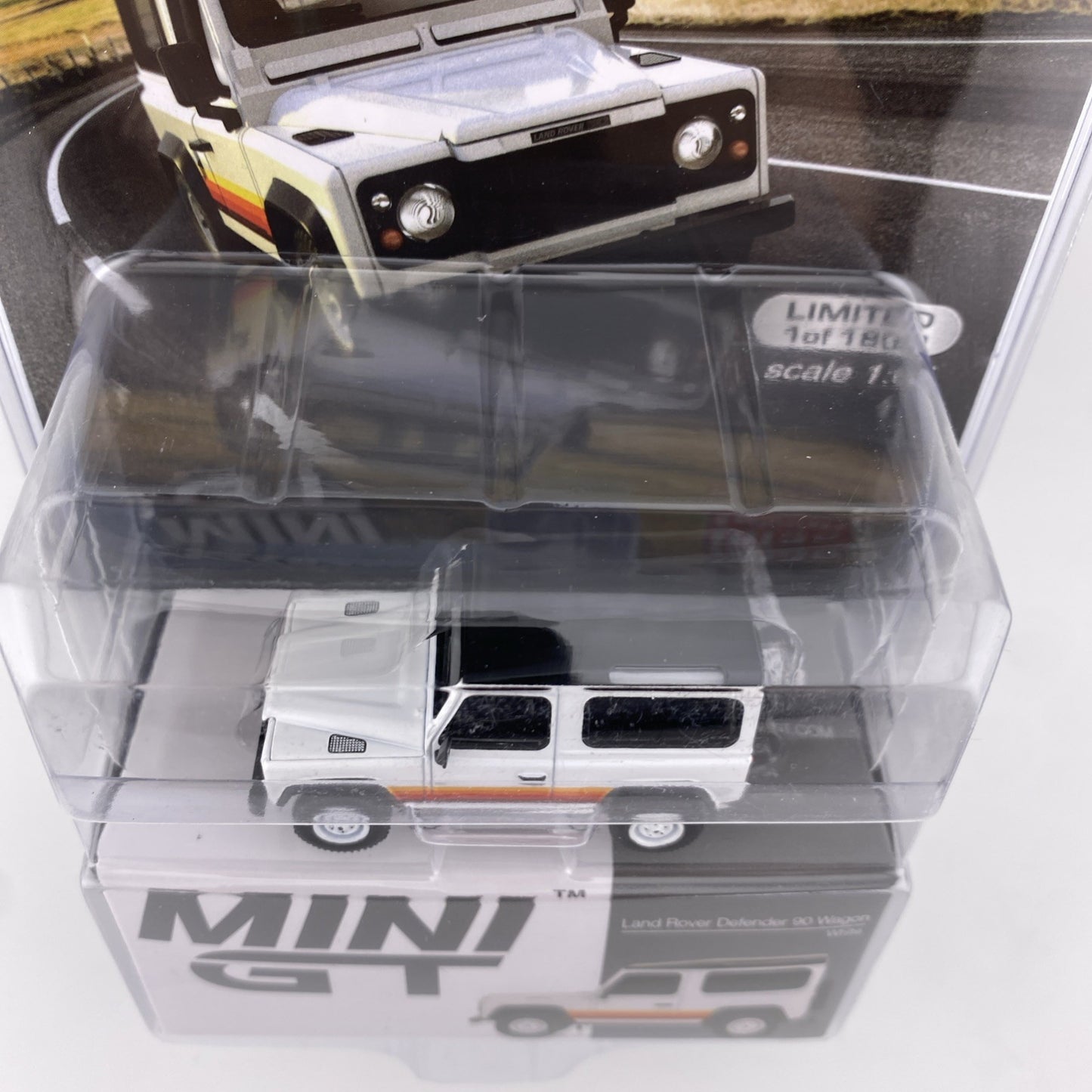 Land Rover Defender 90 Wagon White   Mini GT MGT 003783