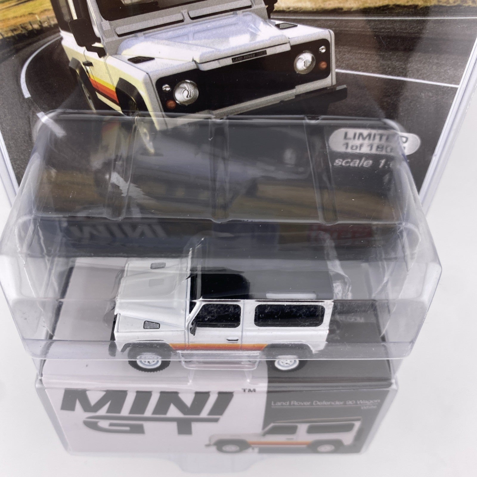 Land Rover Defender 90 Wagon White   Mini GT MGT 003783