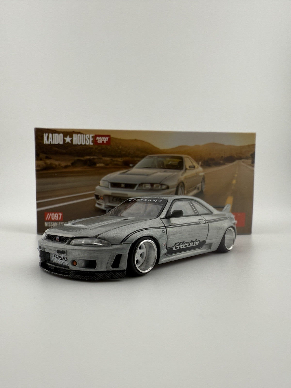Chase   Kaido House x Mini GT 1:64 Nissan Skyline GT R (R33) DAI33 V1 KHMG0971