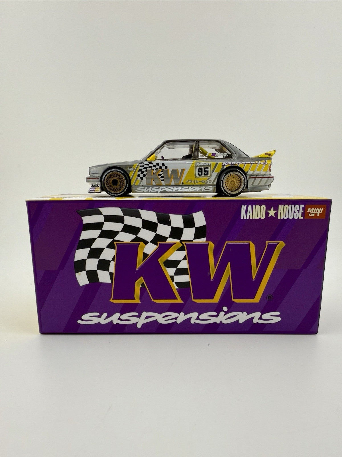 Chase   BMW M3 E30 Kaido KW KHMG194 Kaido House x Mini GT0