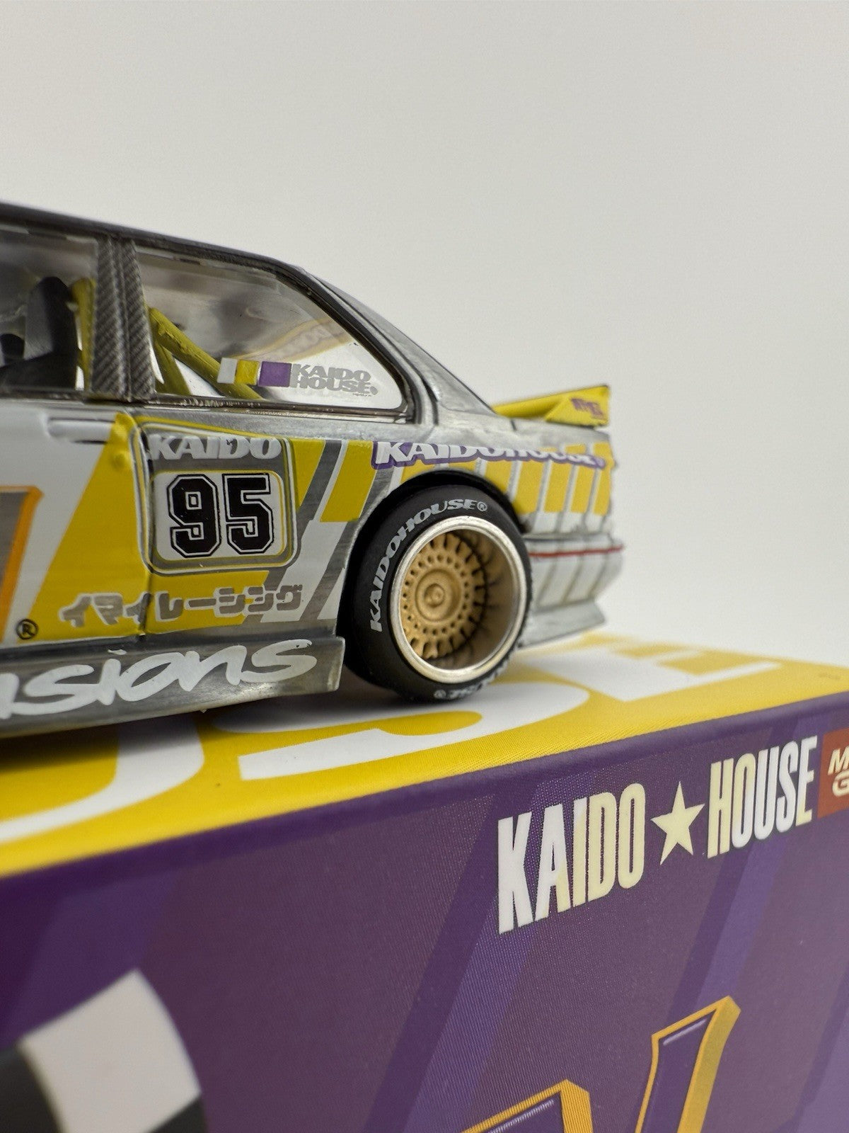 Chase   BMW M3 E30 Kaido KW KHMG194 Kaido House x Mini GT4