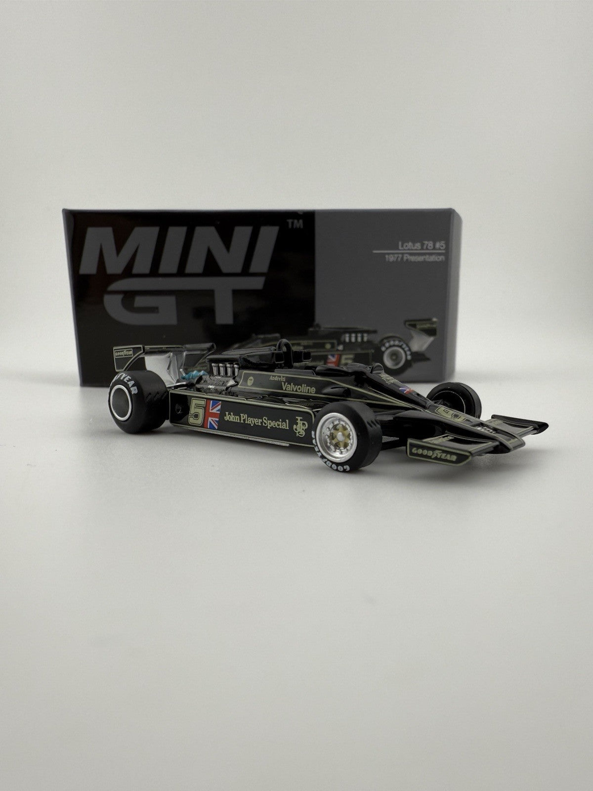 Lotus 78 Black   Mini GT MGT 00489 #5 / 1977 Presentation    Open Box4