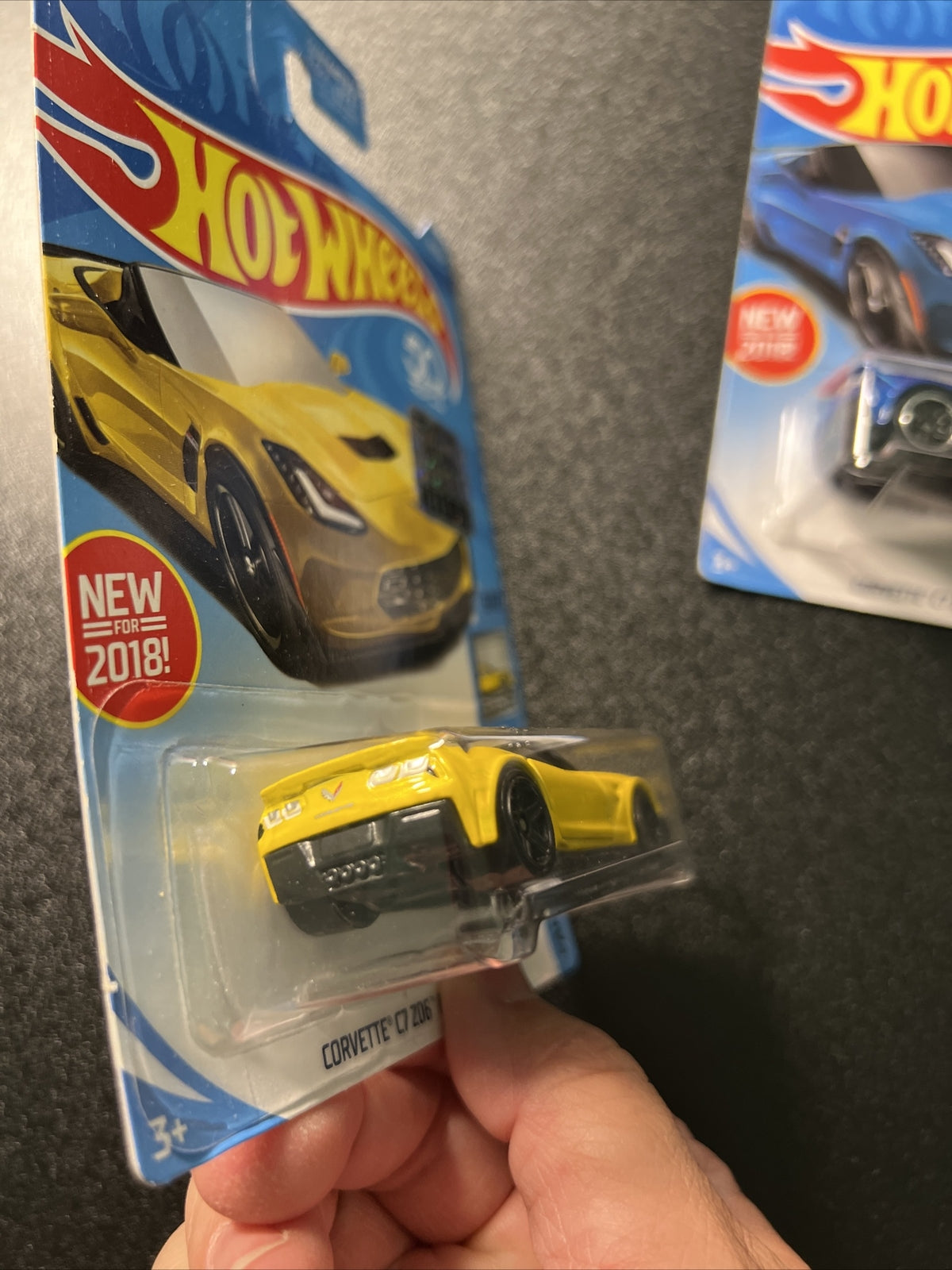 2ea Hot Wheels Corvette C7 Z06 Convertible Blue and Yellow9
