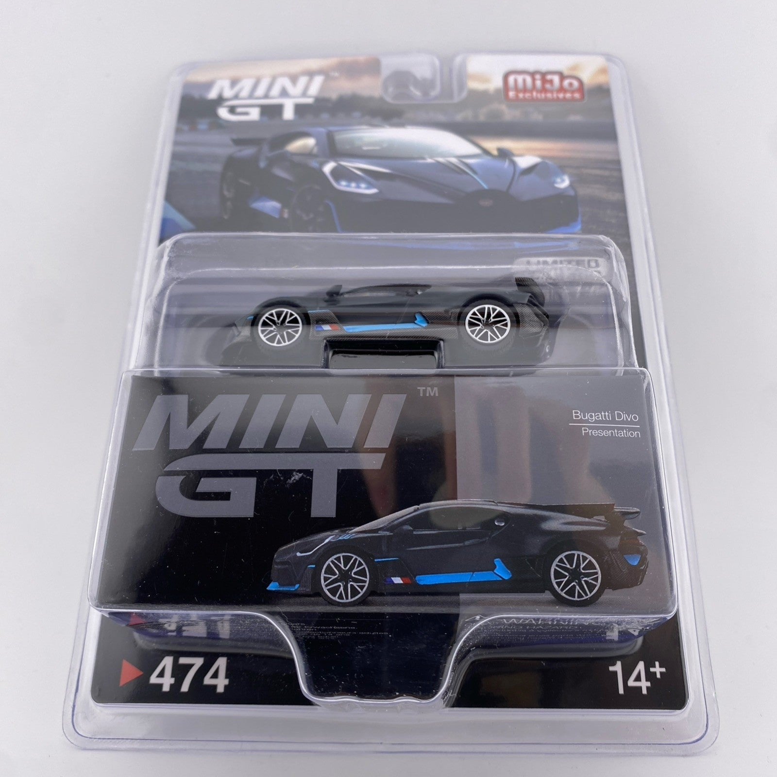 Bugatti Divo Presentation   Mini GT MGT 004740