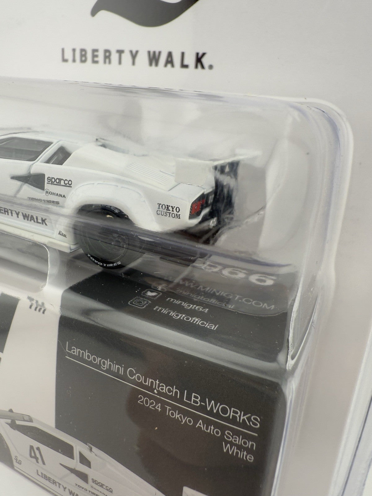 Lamborghini Countach LB Works White   Mini GT MGT 00966 LBWK PK4