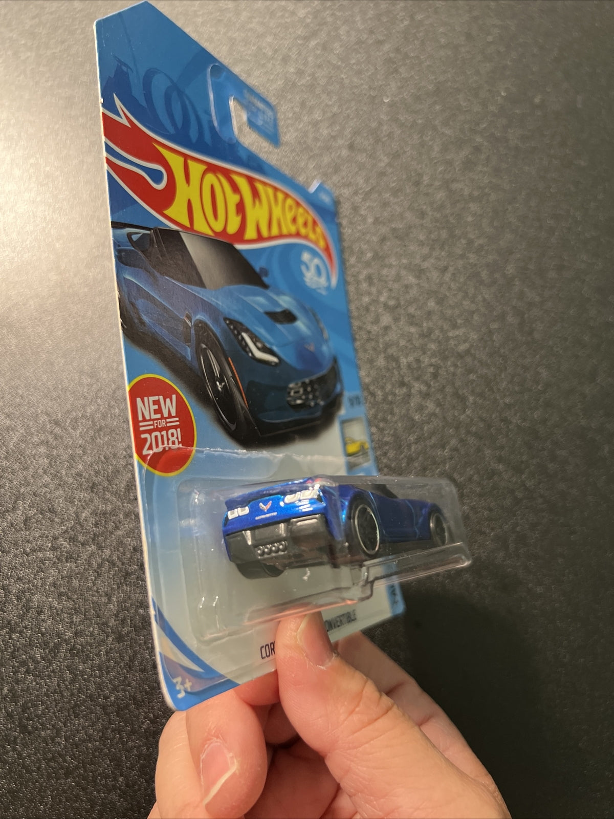 2ea Hot Wheels Corvette C7 Z06 Convertible Blue and Yellow7