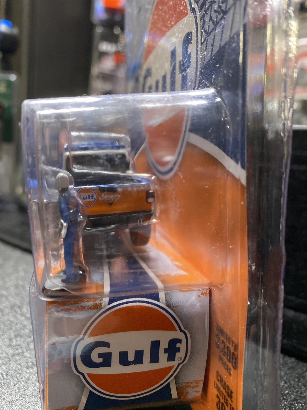 Greenlight 2021  Jeep Gladiator GULF  1:64 Mijo Exclusive with Figure3