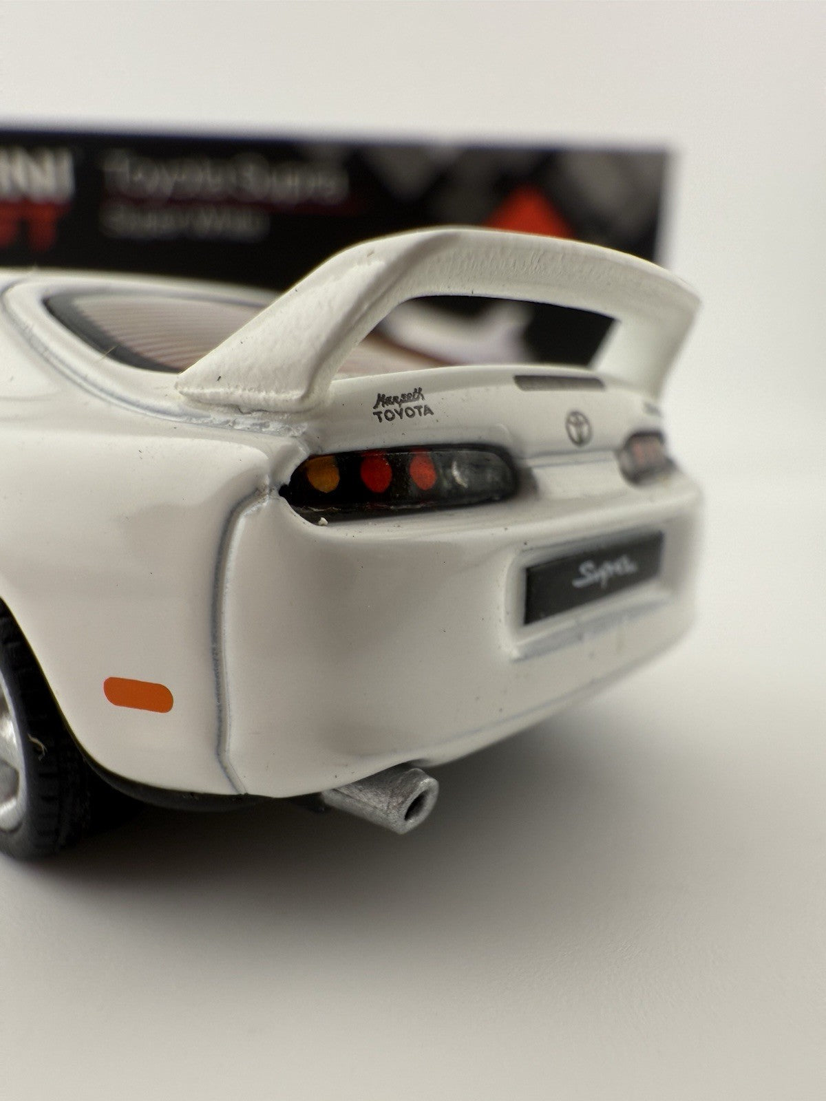 Toyota Supra (JZA80) Super White   Mini GT MGT 000145