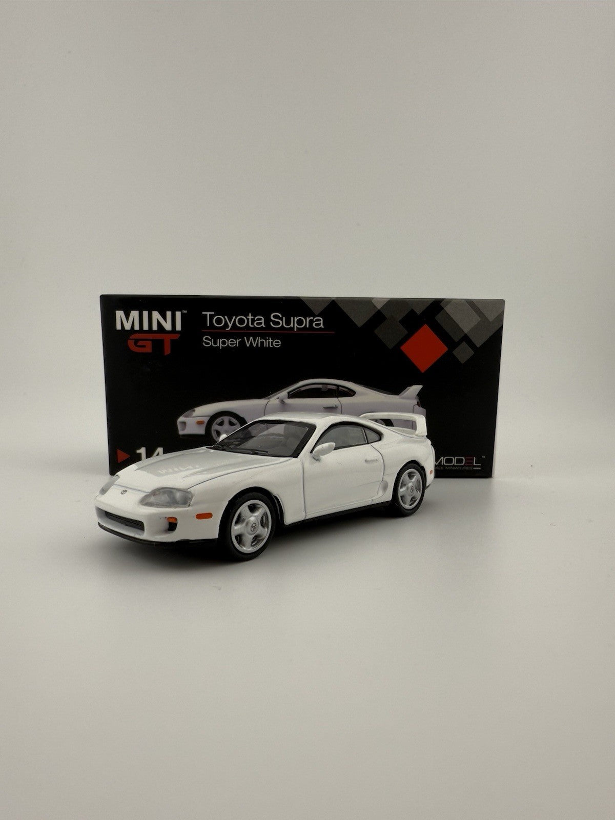 Toyota Supra (JZA80) Super White   Mini GT MGT 000142