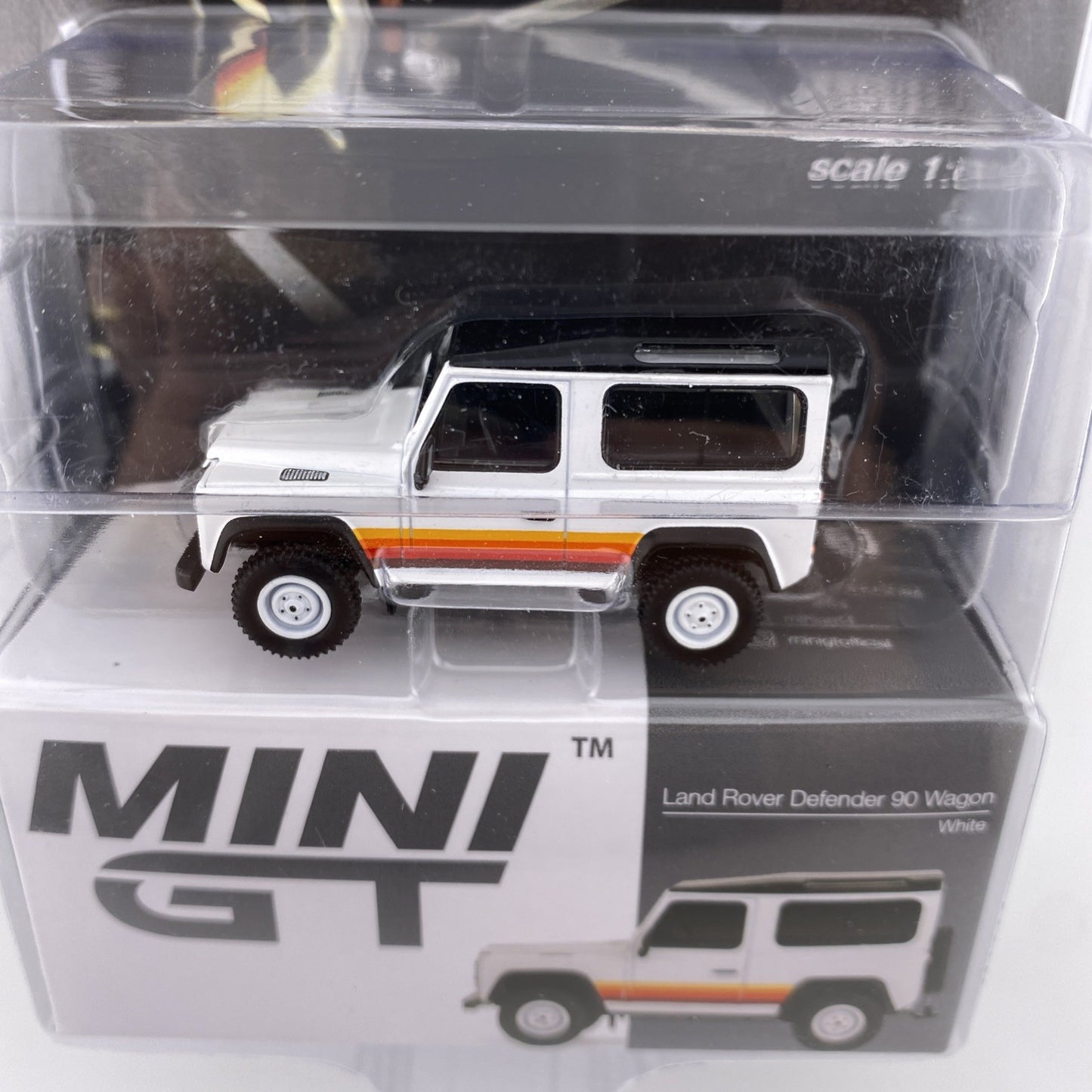 Land Rover Defender 90 Wagon White   Mini GT MGT 003782