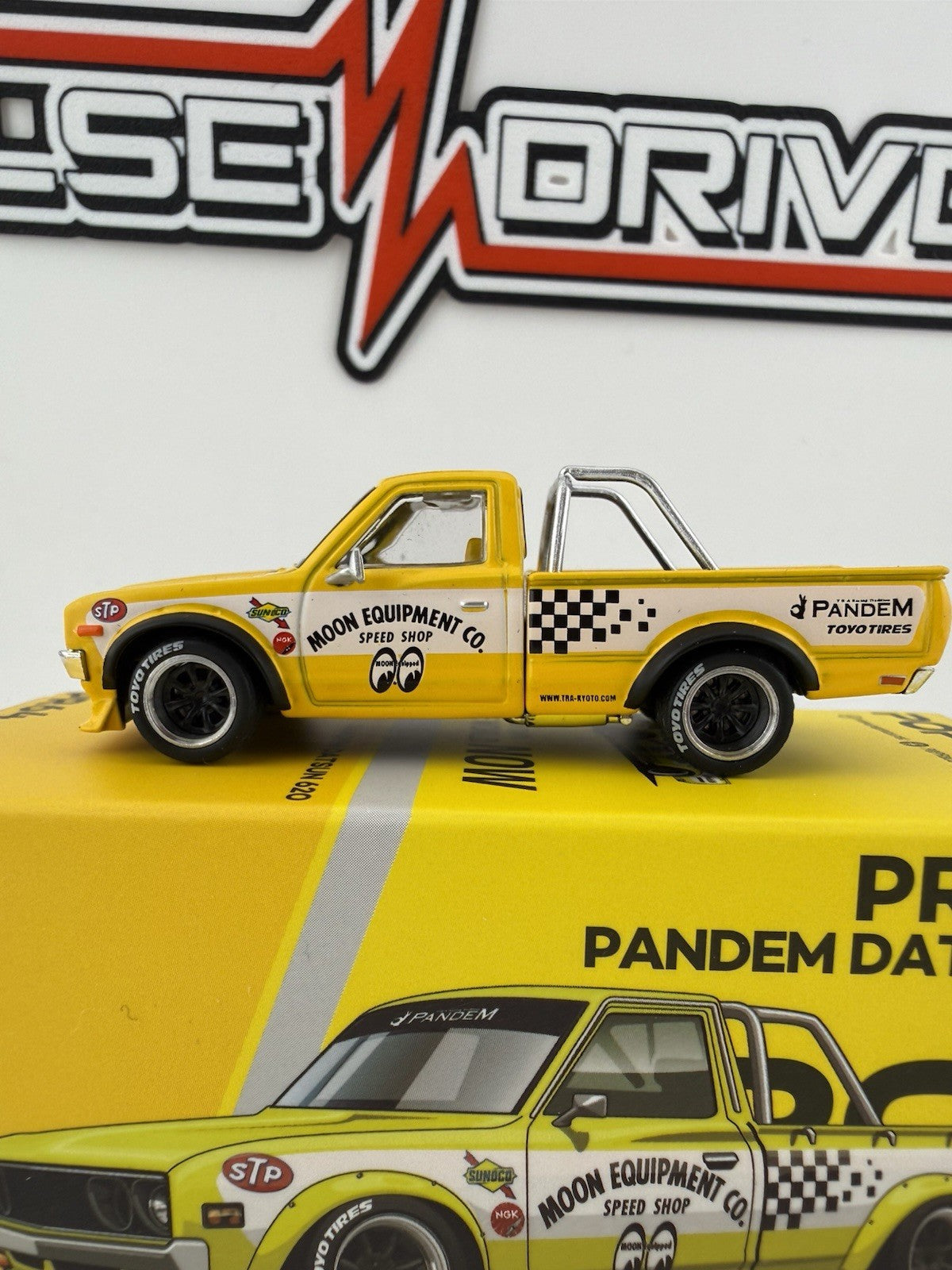 Pandem Datsun 620 pickup Mooneyes Yellow Poprace PR64-0250 Open Box2