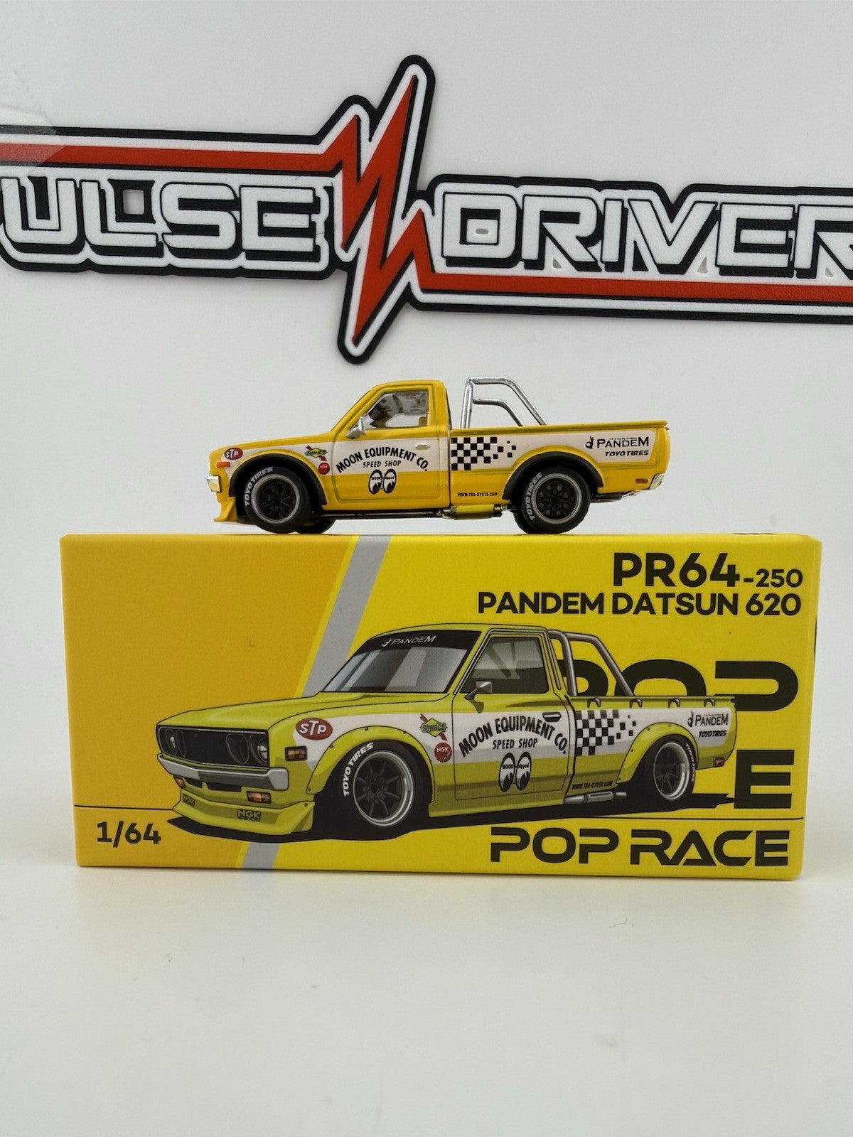 Pandem Datsun 620 pickup Mooneyes Yellow Poprace PR64-0250 Open Box1