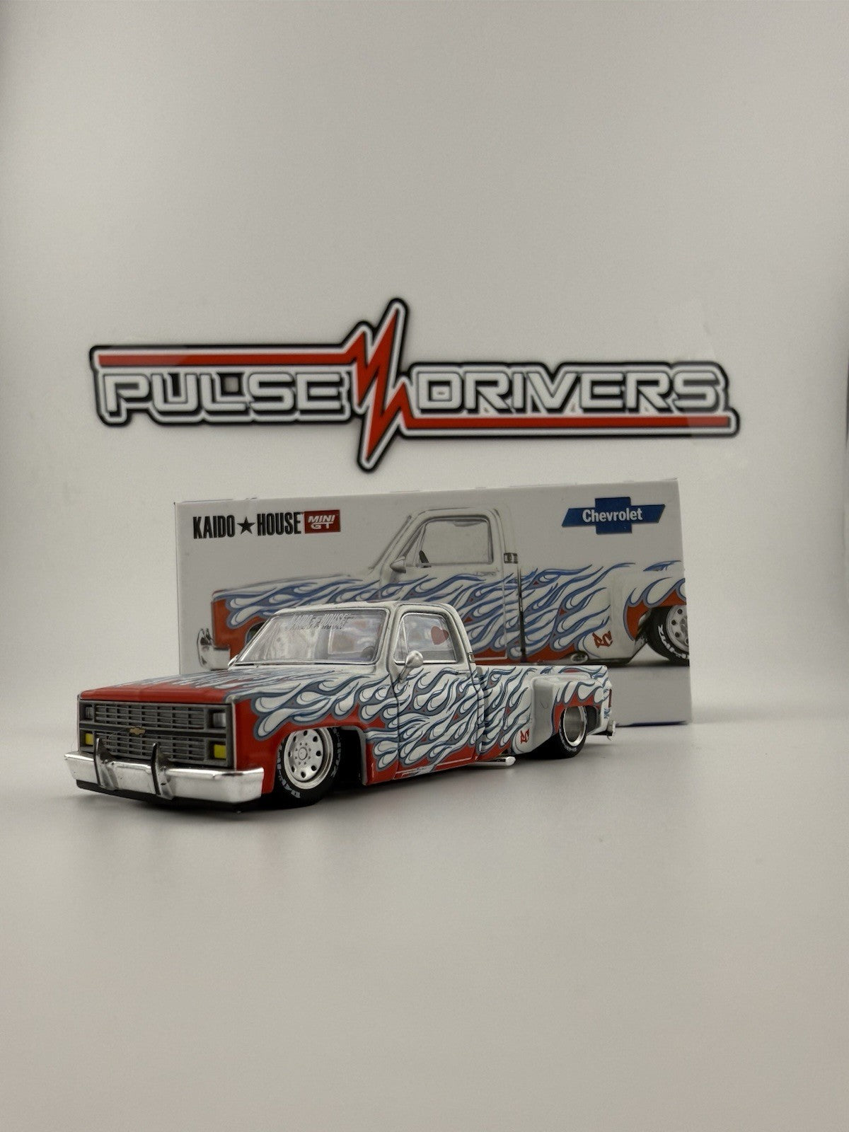 Chevrolet Silverado Dually Kaido House On Fire White   Kaido House KHMG 157 Open4