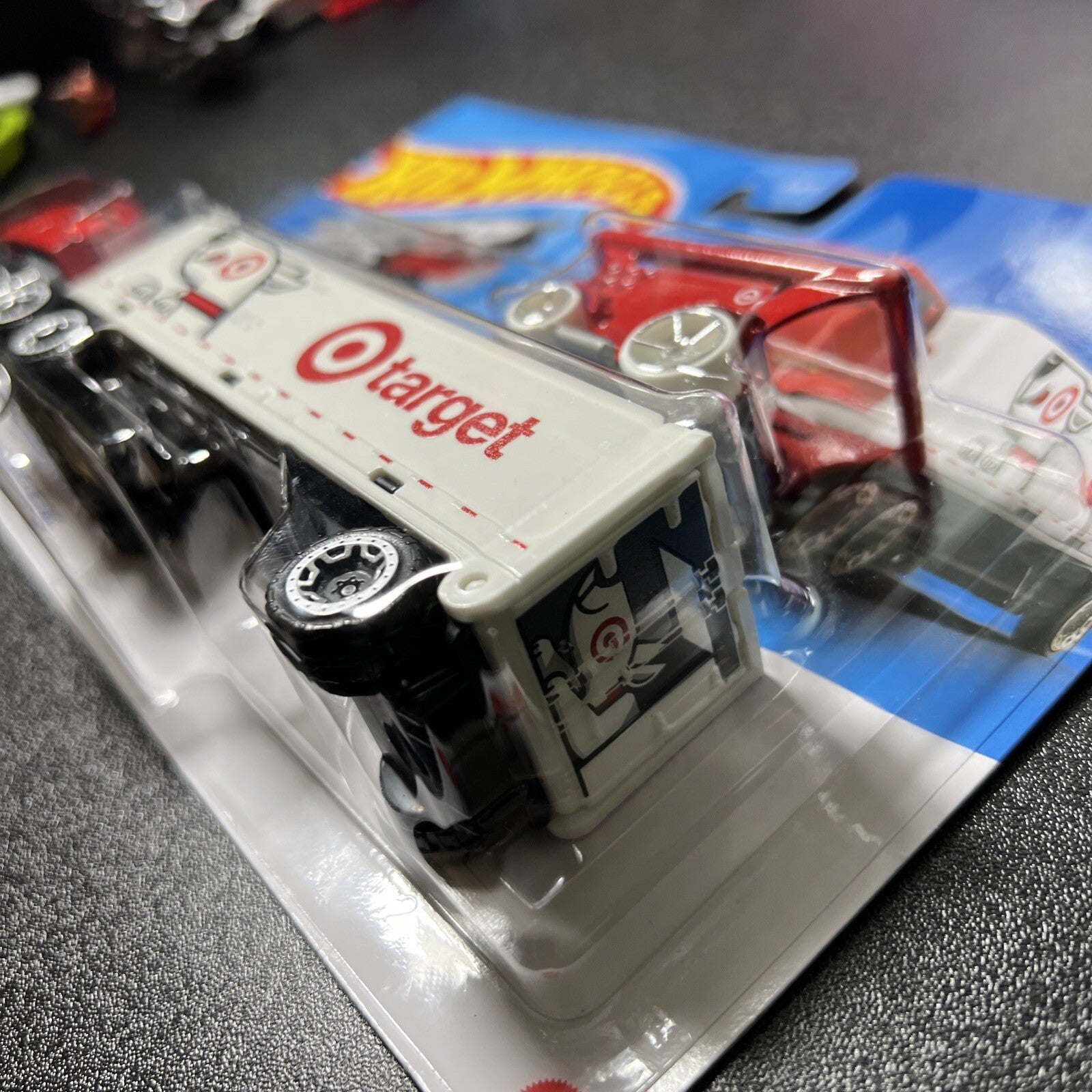 Hot Wheels Delivery Truck 1:64   Red and Express Lane 1998 FE6