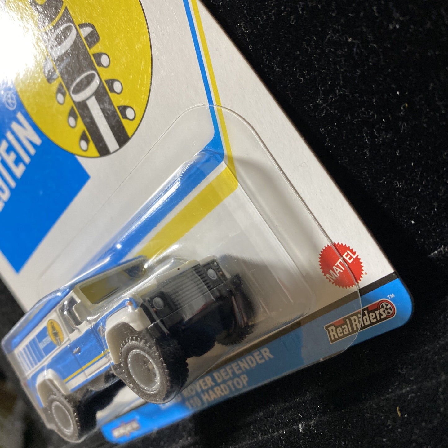 Hot Wheels Land Rover Defender 110 Hardtop Bilstein 1:64 Speed Shop Garage4