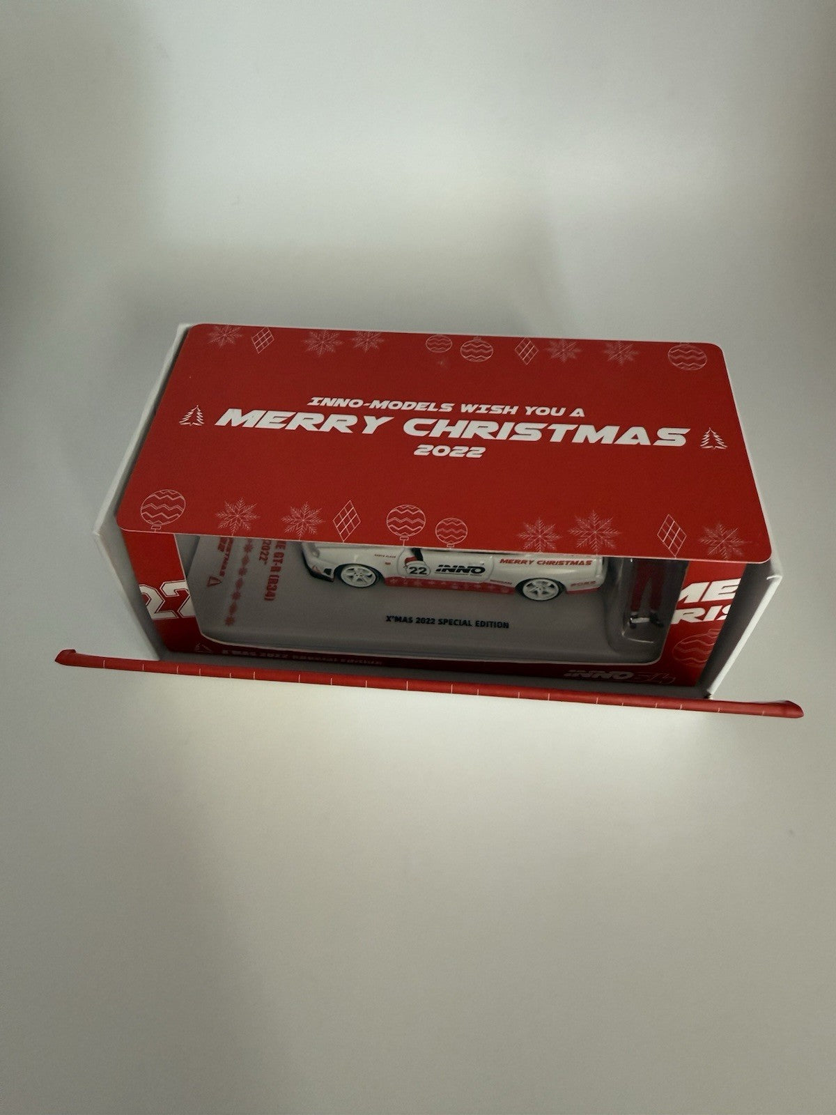 Chase   Nissan Skyline GT R (R34) Red   INNO64 IN64 R34RT XMAS22 Christmas7