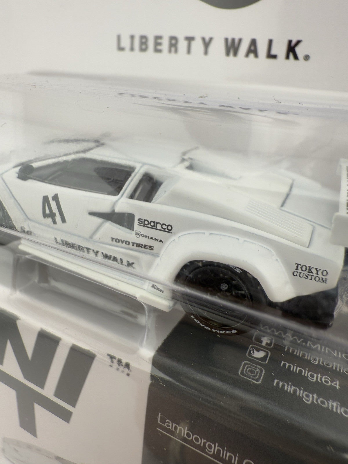 Lamborghini Countach LB Works White   Mini GT MGT 00966 LBWK PK6
