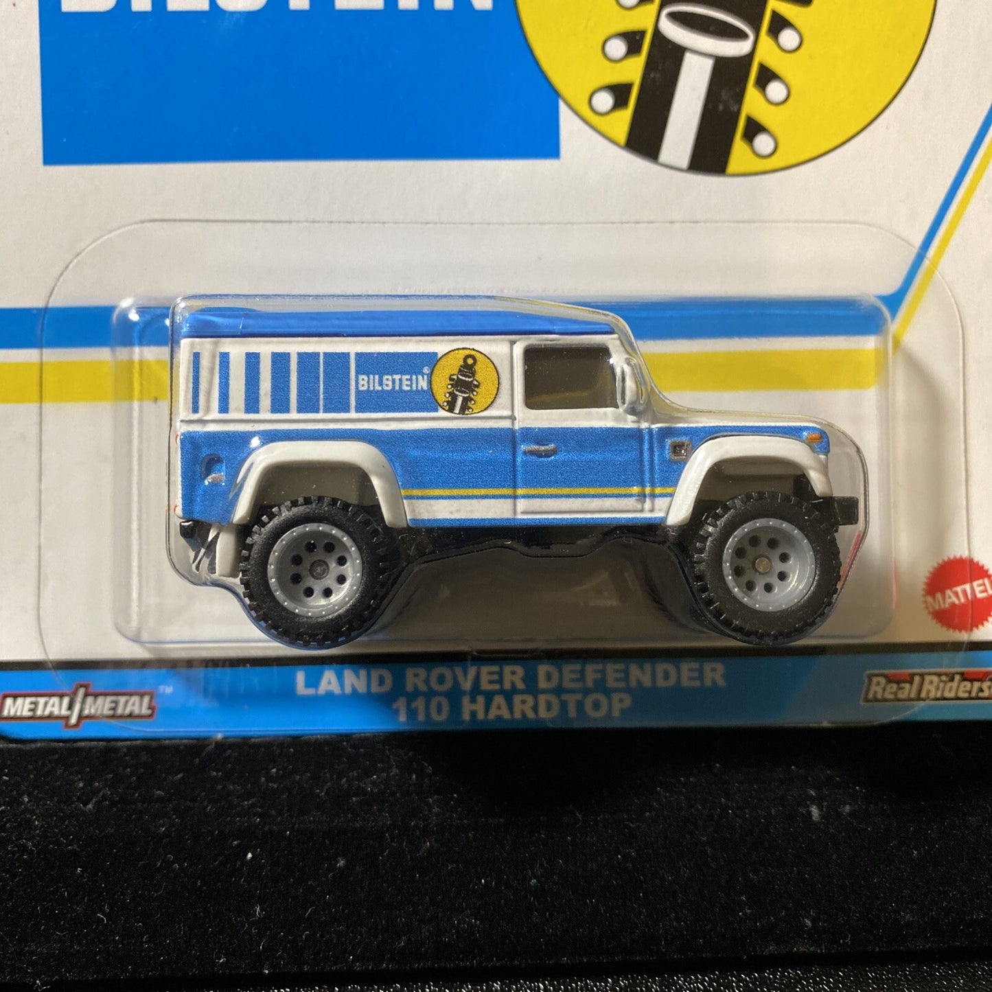 Hot Wheels Land Rover Defender 110 Hardtop Bilstein 1:64 Speed Shop Garage1