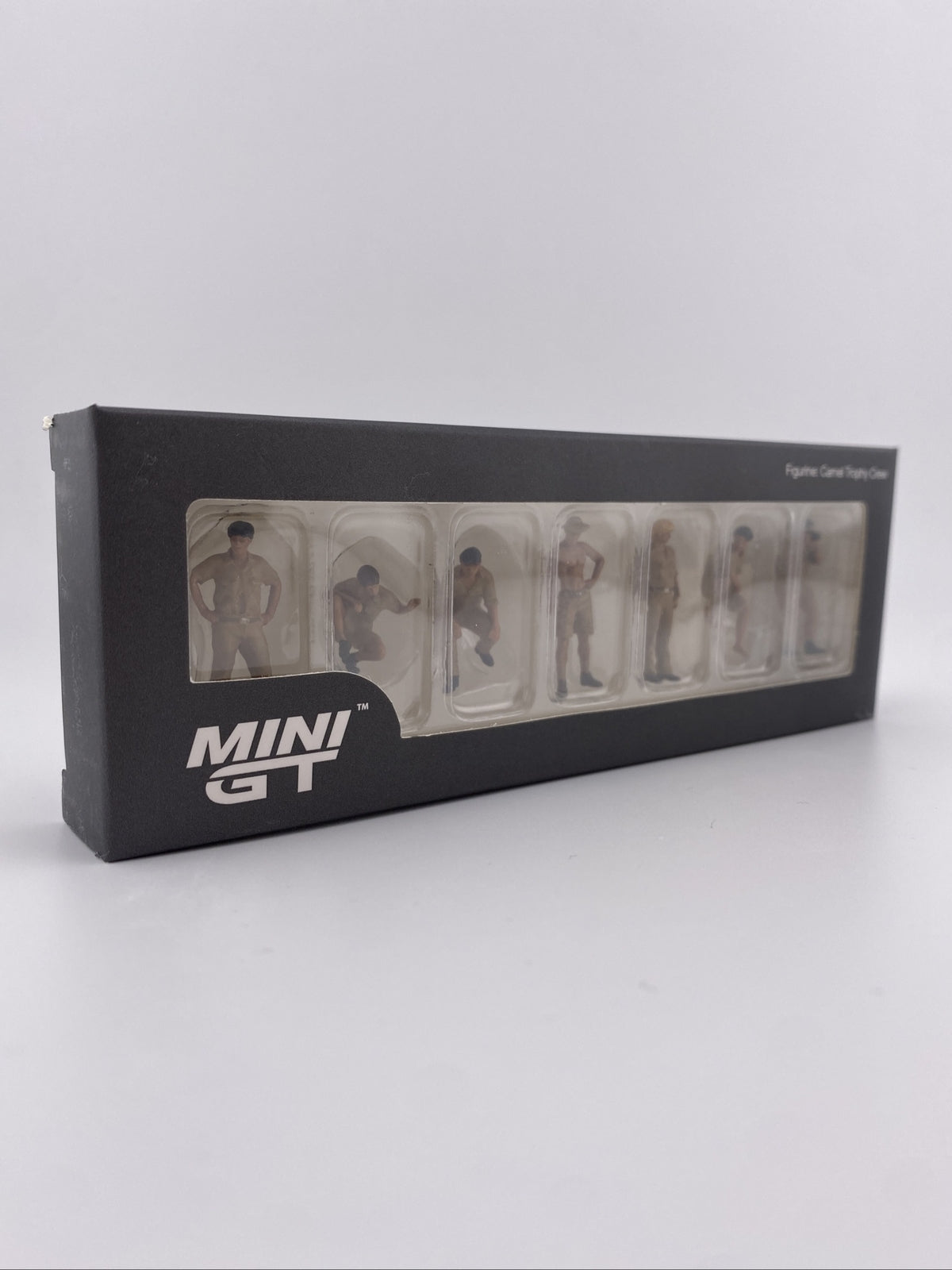 Figurine:   Tan   Mini GT   MGTAC 17 Camel Trophy Crew1