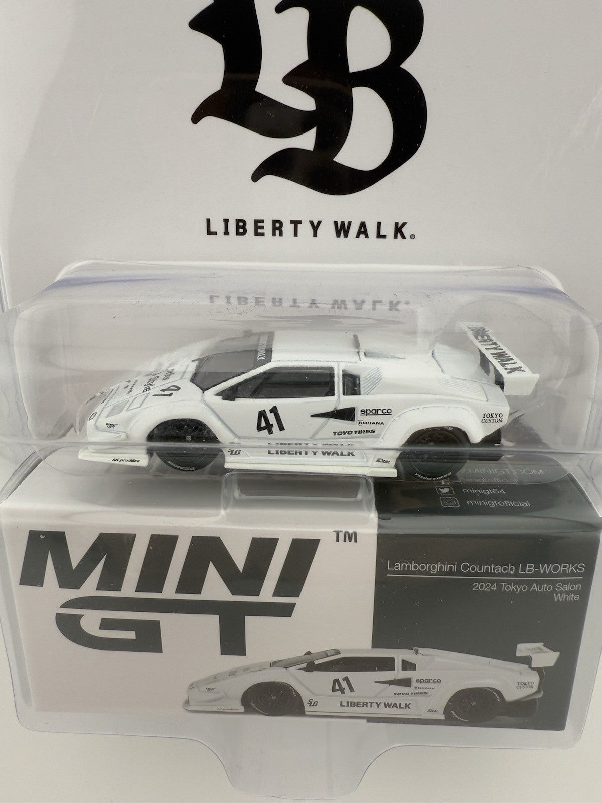 Lamborghini Countach LB Works White   Mini GT MGT 00966 LBWK PK2