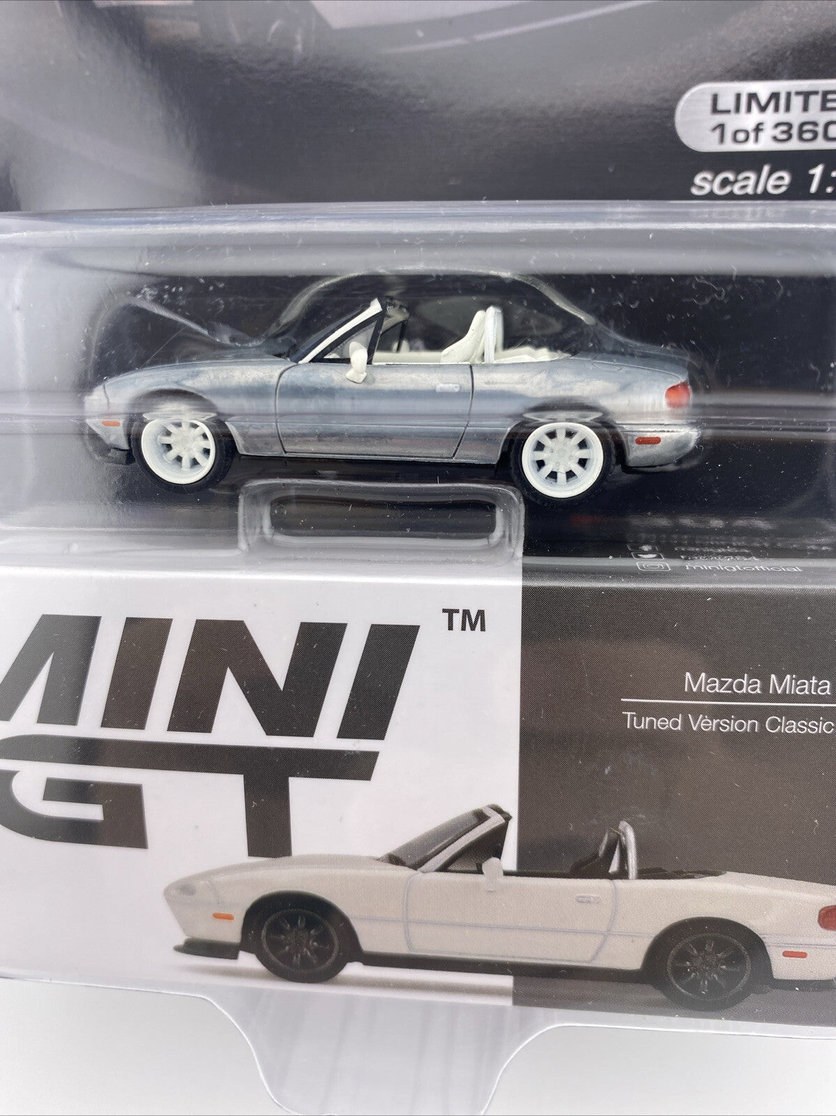 Chase   Mazda Miata MX 5 (NA) Raw Metal / Classic White   Mini GT MGT 003041