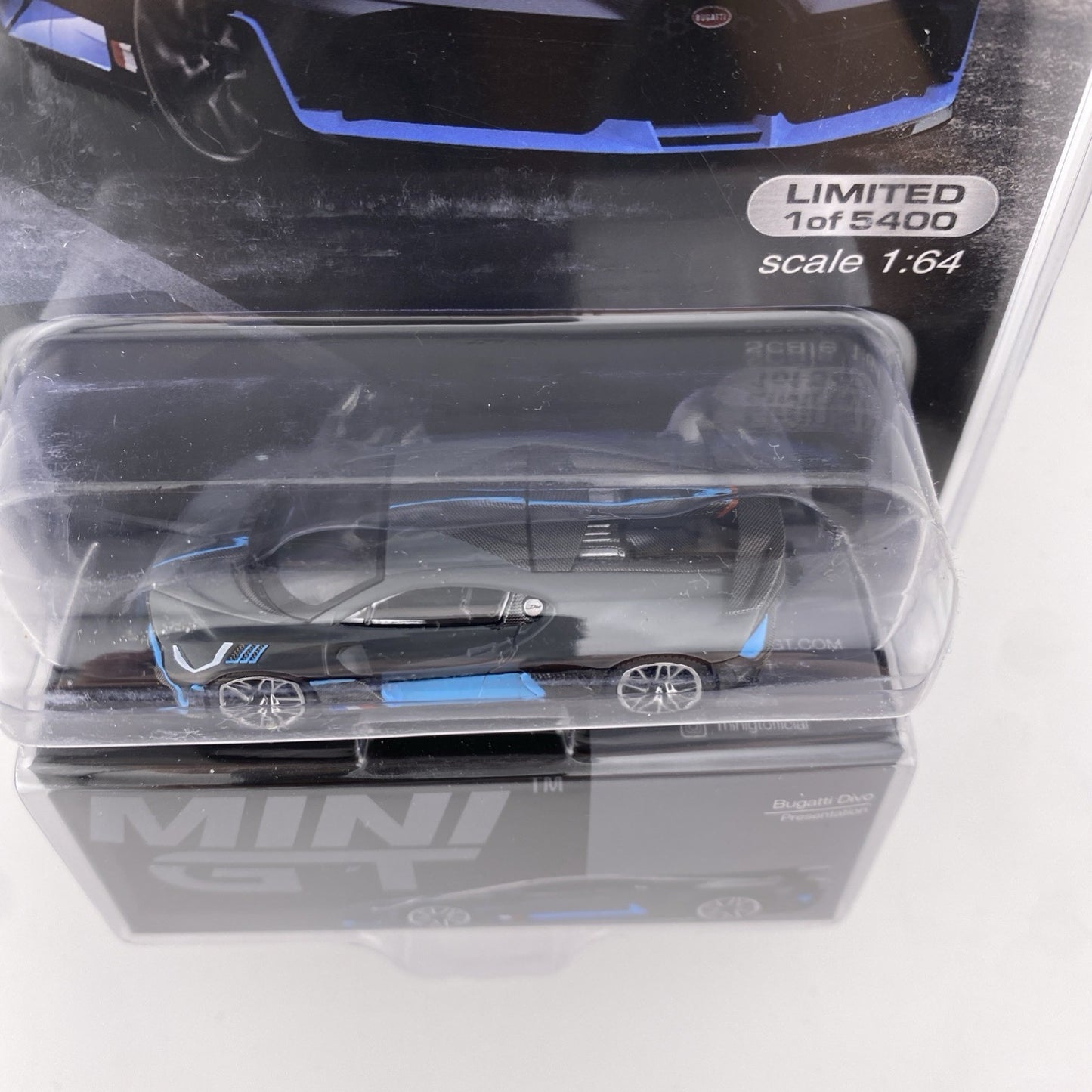 Bugatti Divo Presentation   Mini GT MGT 004743