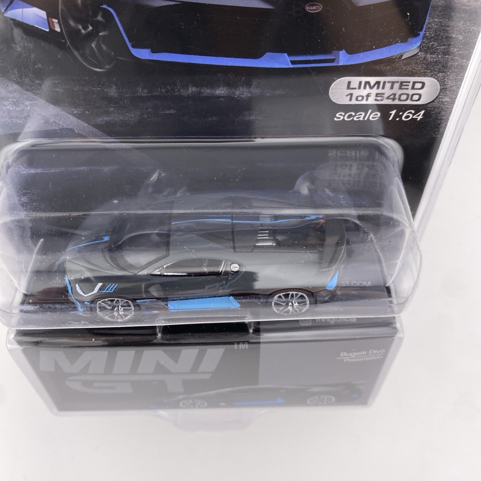 Bugatti Divo Presentation   Mini GT MGT 004743