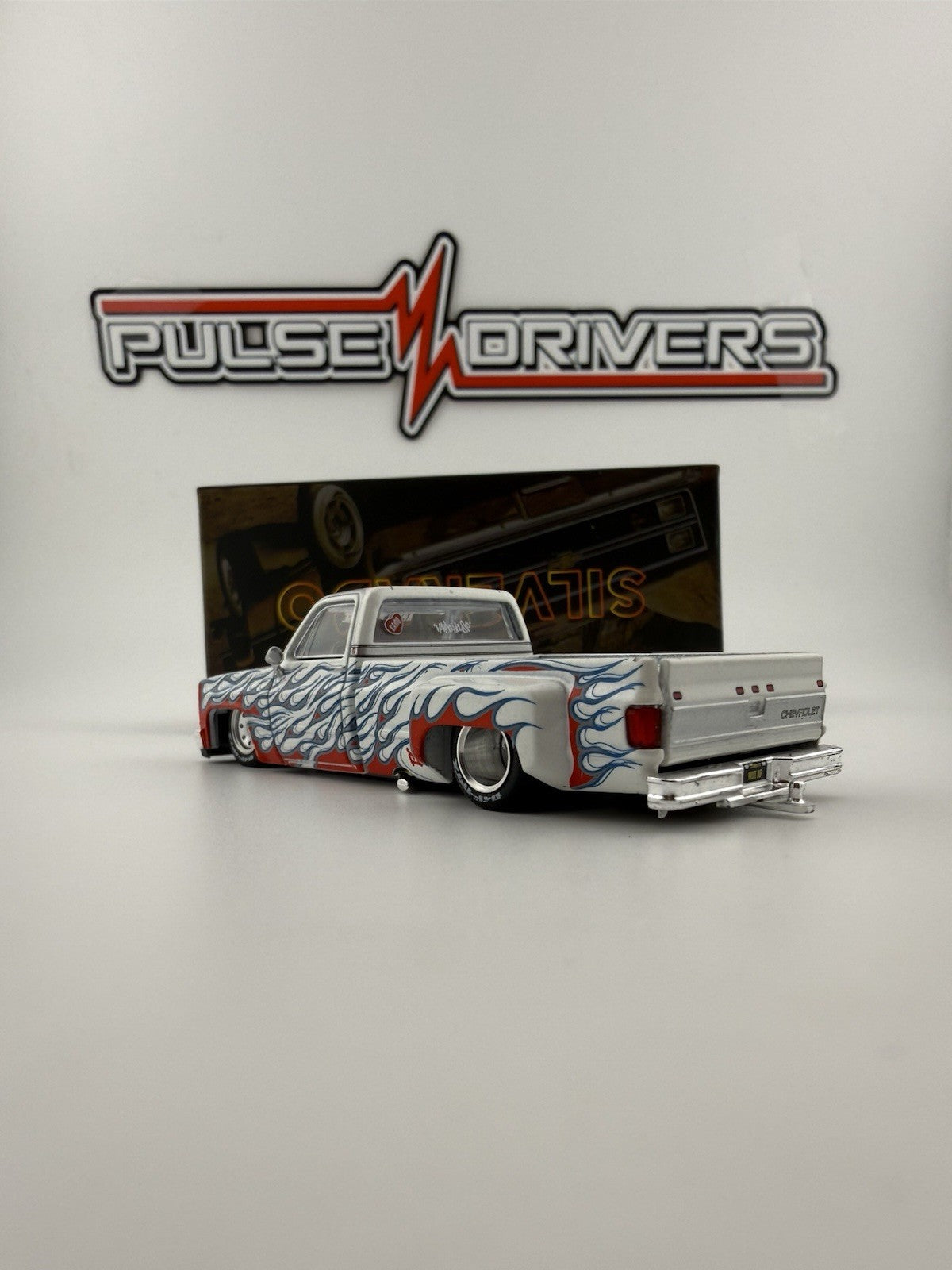 Chevrolet Silverado Dually Kaido House On Fire White   Kaido House KHMG 157 Open5
