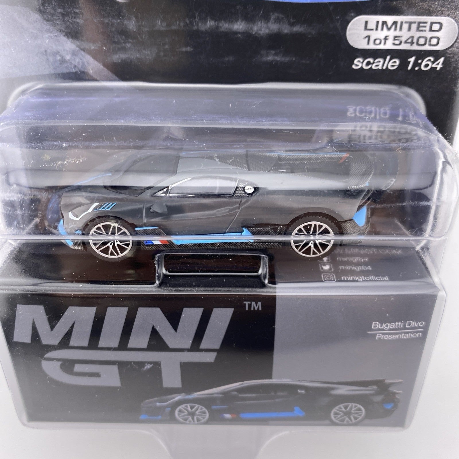 Bugatti Divo Presentation   Mini GT MGT 004742