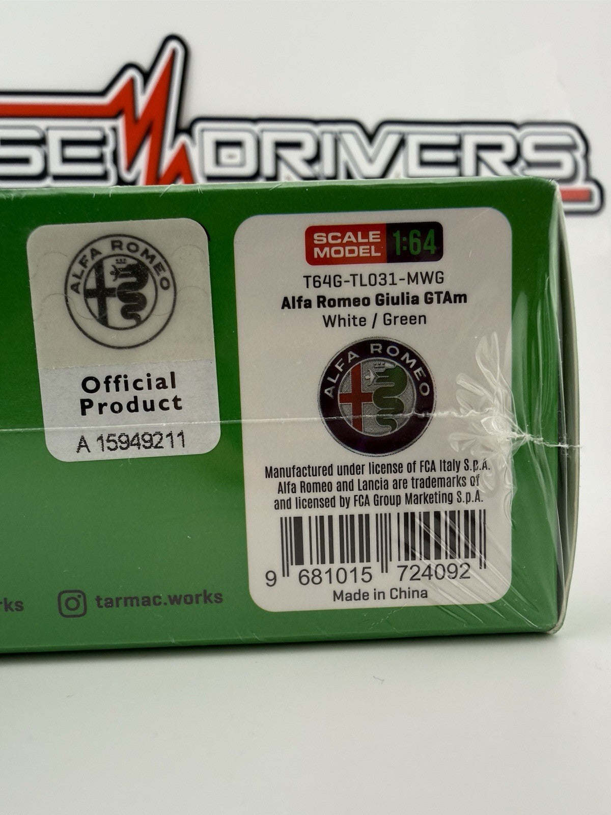 Alfa Romeo Giulia GTAM White w/Green Stripes Tarmac Works T64G TL031 MWG Sealed2