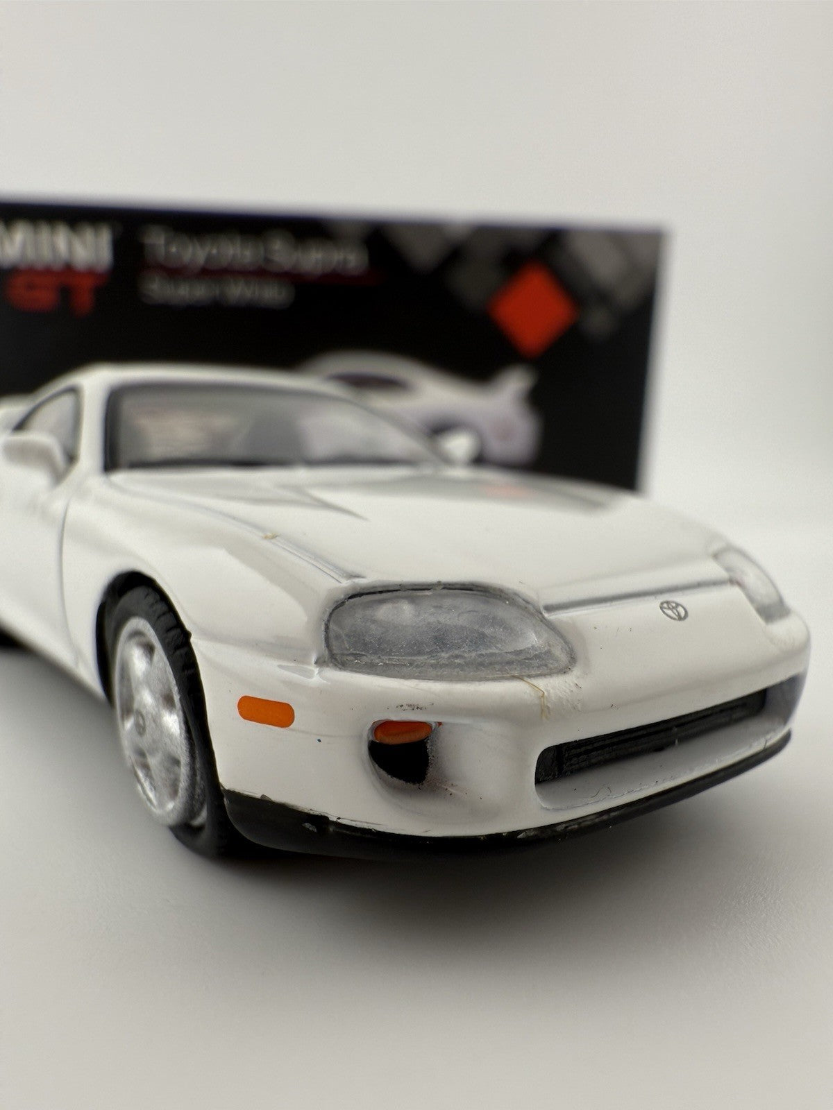 Toyota Supra (JZA80) Super White   Mini GT MGT 000146