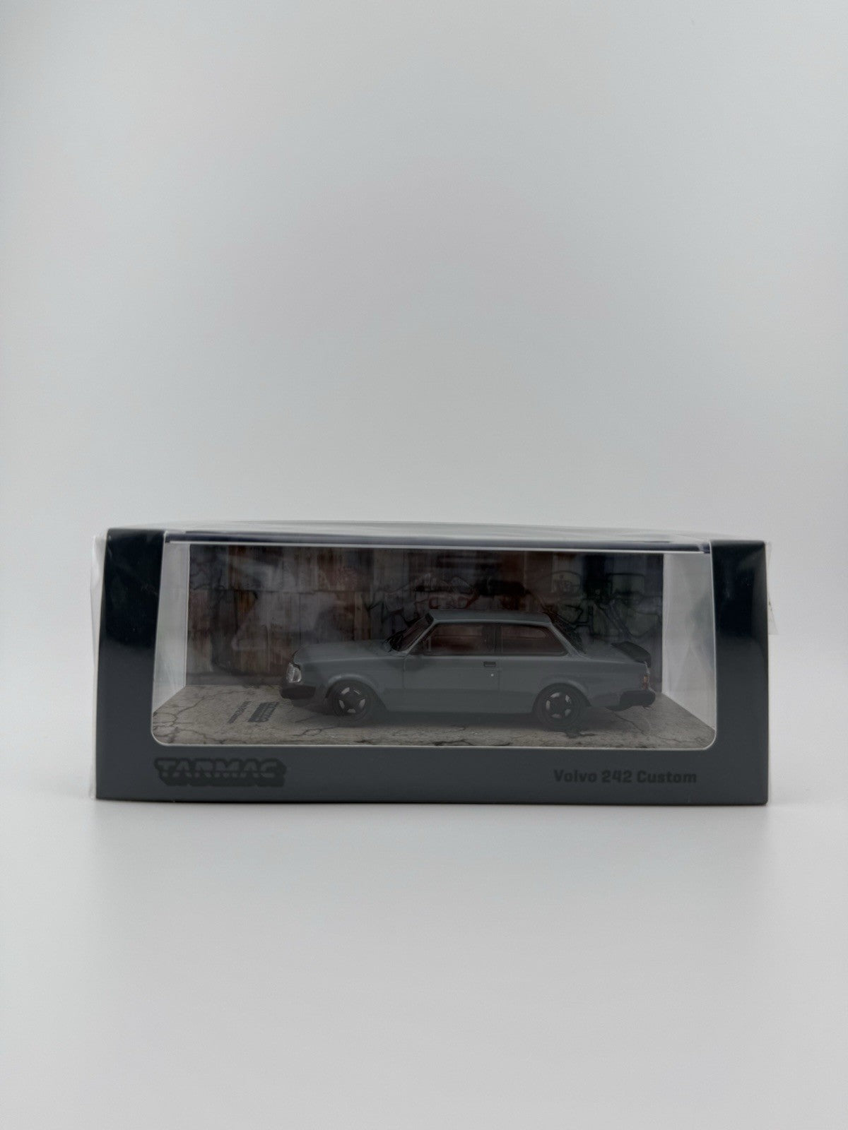 Volvo 242 Custom Gray   Tarmac Works T64R 050 GRY0
