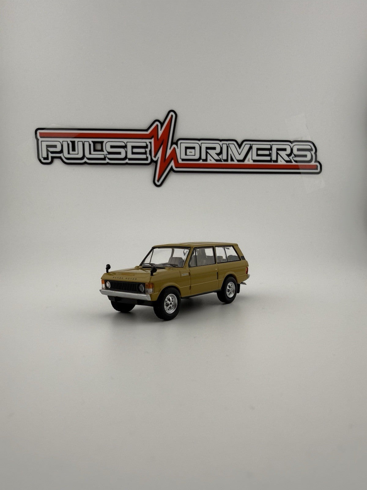 Range Rover 1971 Bahama Gold   Mini GT MGT 00495   Open Box2