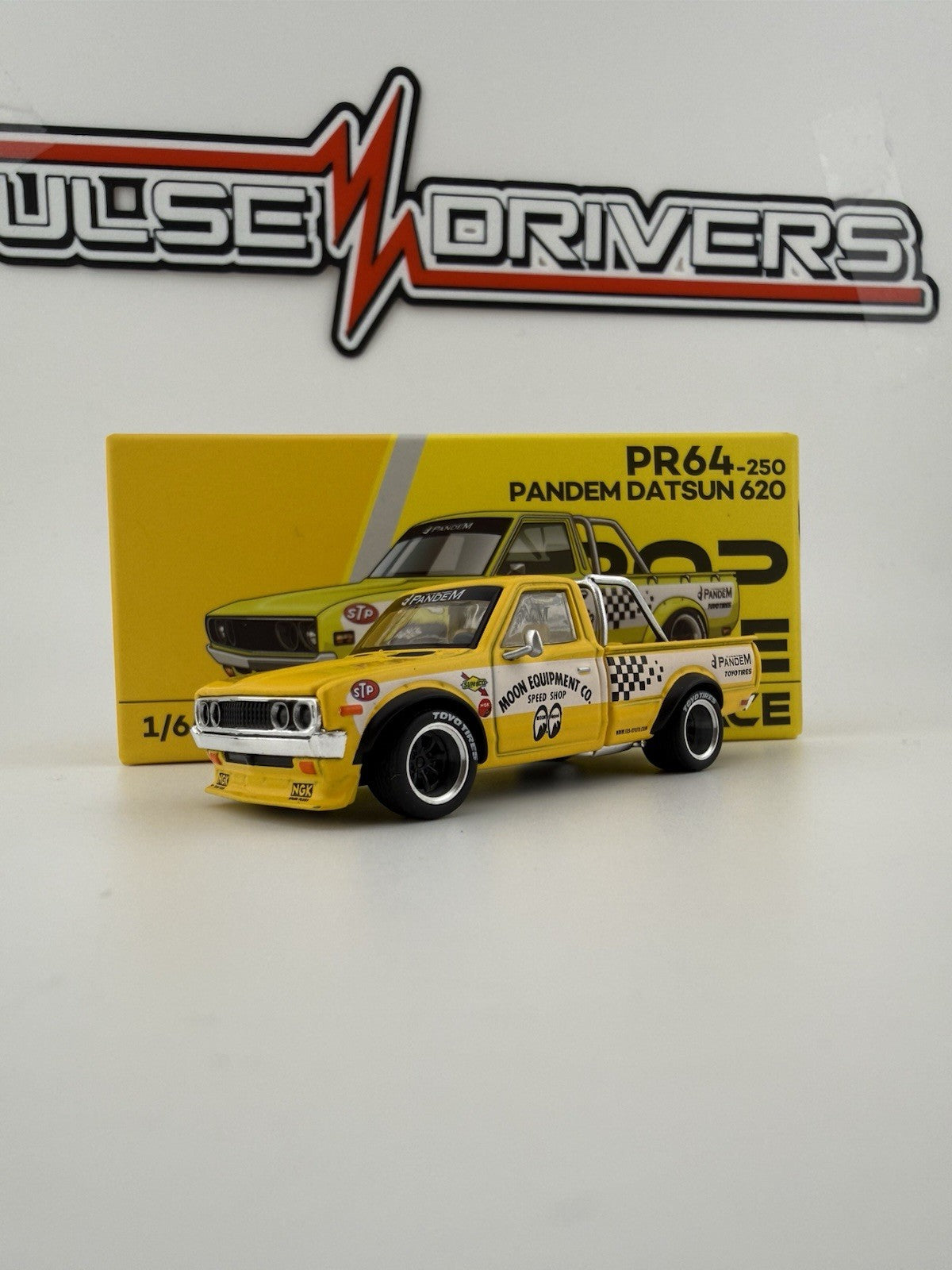 Pandem Datsun 620 pickup Mooneyes Yellow Poprace PR64-0250 Open Box5