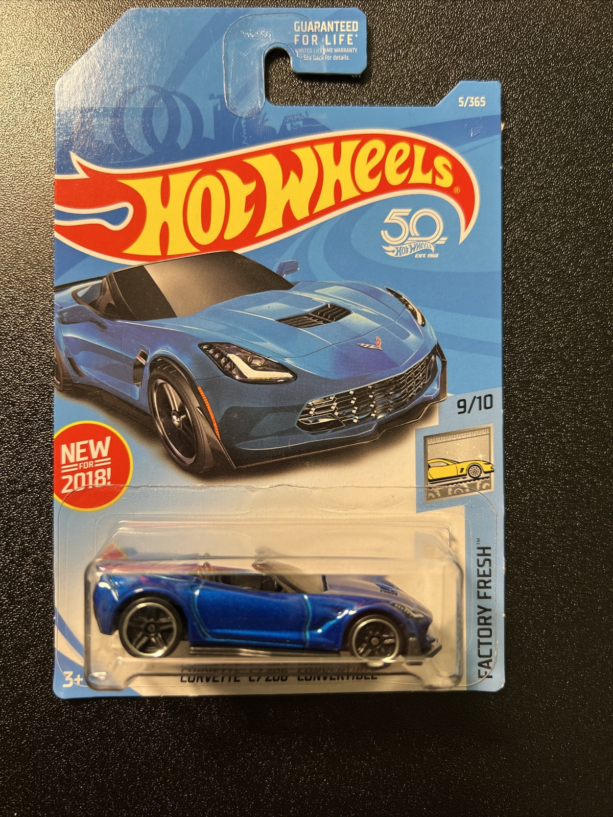 2ea Hot Wheels Corvette C7 Z06 Convertible Blue and Yellow4
