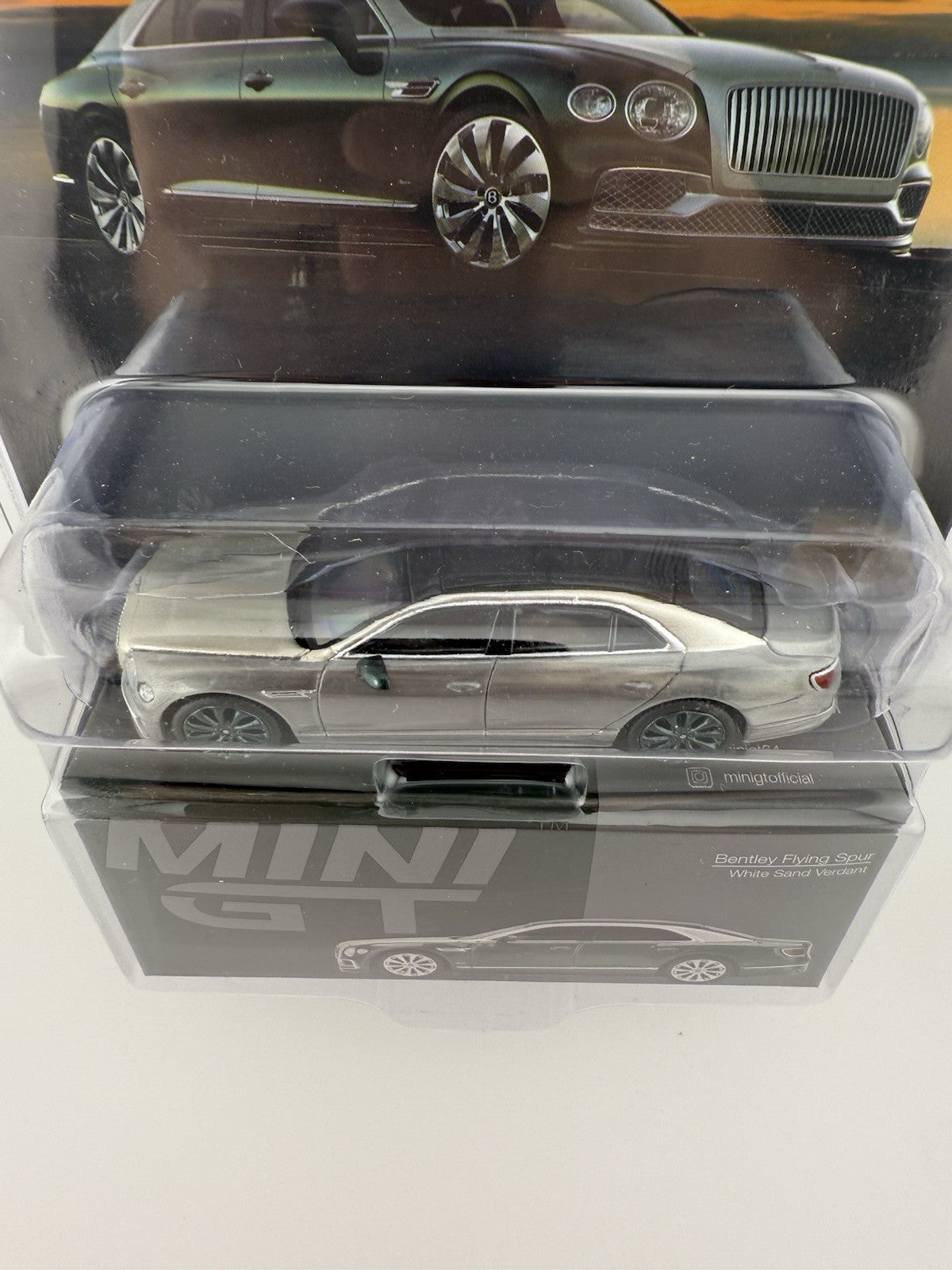 Chase   Bentley Flying Spur White Sand Verdant   Mini GT MGT 008673