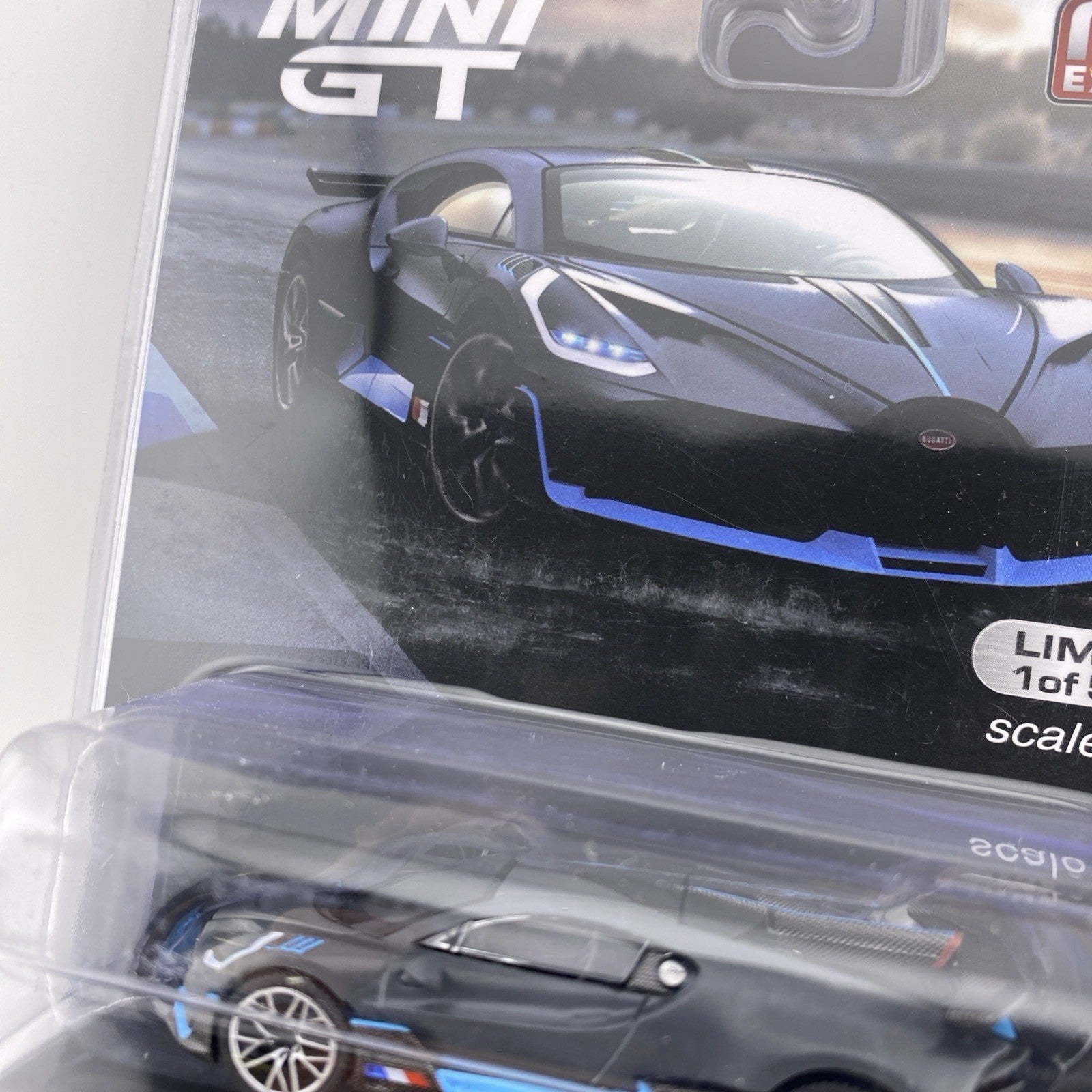 Bugatti Divo Presentation   Mini GT MGT 004745