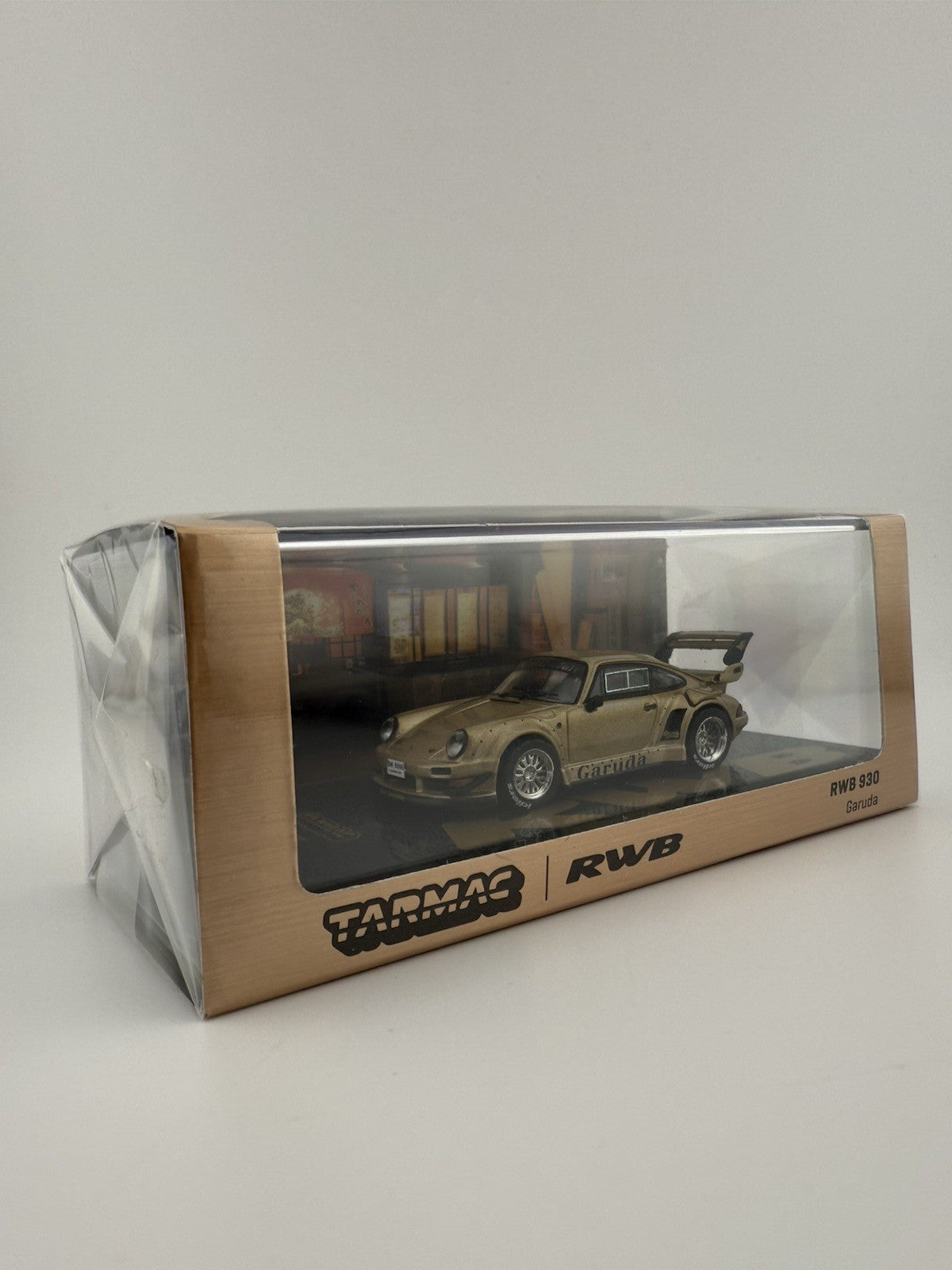 RWB 930 Gold   Tarmac Works T64 015 GA Garuda4